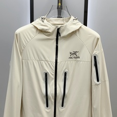P【新品】始祖鸟渠道精品.2025ss春夏新款运动服夹克防晒服外套!防晒衣经典之余增添了与时俱进的时尚感 P【新品】始祖鸟渠道精品.2025ss春夏新款运动服夹克防晒服外套!防晒衣经典之余增添了与时俱进的时尚感