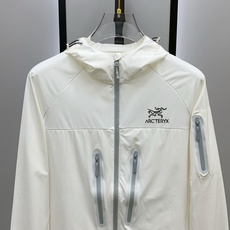 P【新品】始祖鸟渠道精品.2025ss春夏新款运动服夹克防晒服外套!防晒衣经典之余增添了与时俱进的时尚感 P【新品】始祖鸟渠道精品.2025ss春夏新款运动服夹克防晒服外套!防晒衣经典之余增添了与时俱进的时尚感