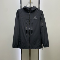 P【新品】始祖鸟渠道精品.2025ss春夏新款运动服夹克防晒服外套!防晒衣经典之余增添了与时俱进的时尚感 P【新品】始祖鸟渠道精品.2025ss春夏新款运动服夹克防晒服外套!防晒衣经典之余增添了与时俱进的时尚感