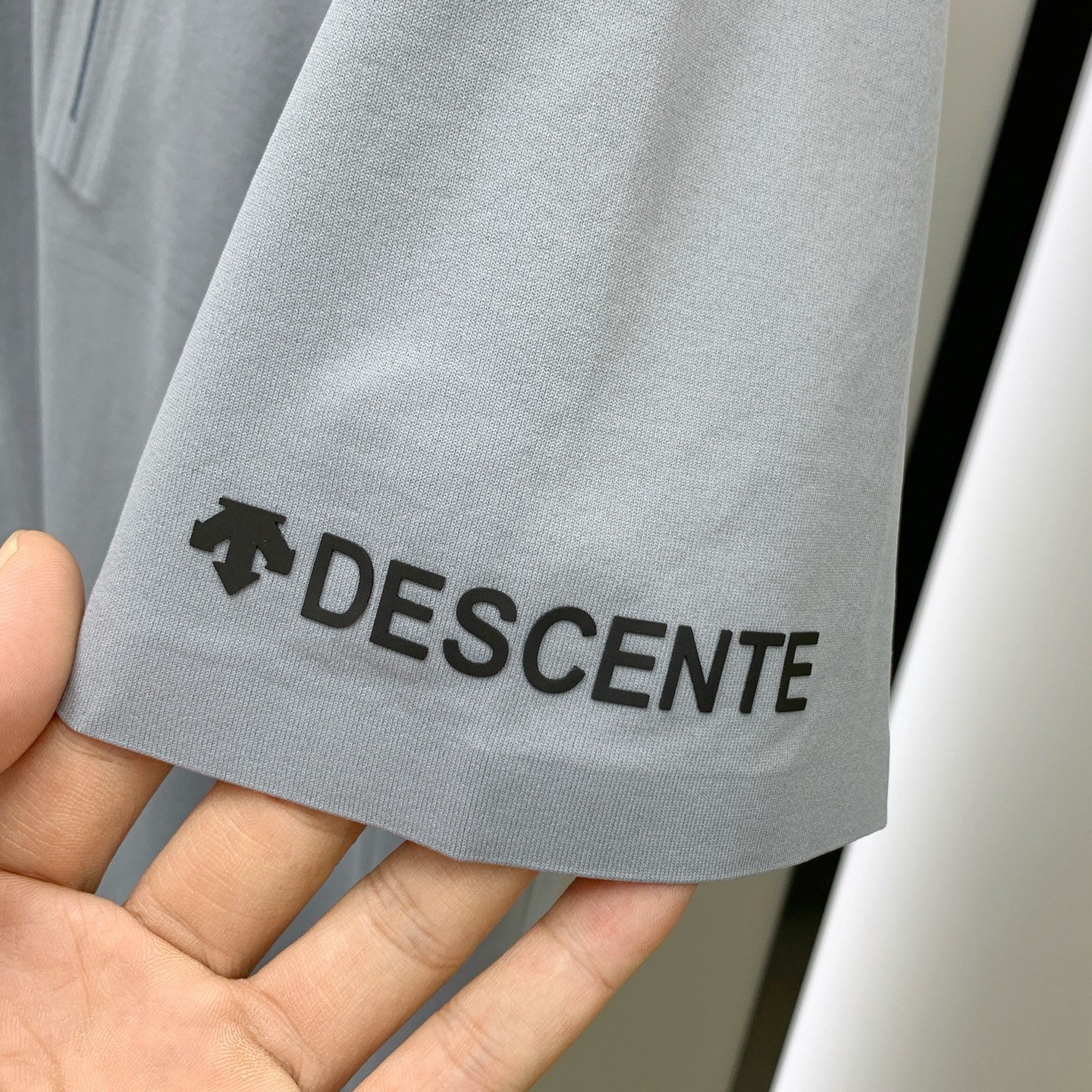 ss迪桑特纯棉最新面料经典标识图案logo时尚简约潮流短袖，最顶级的品质专柜原单短袖，顶级制作工艺进口面