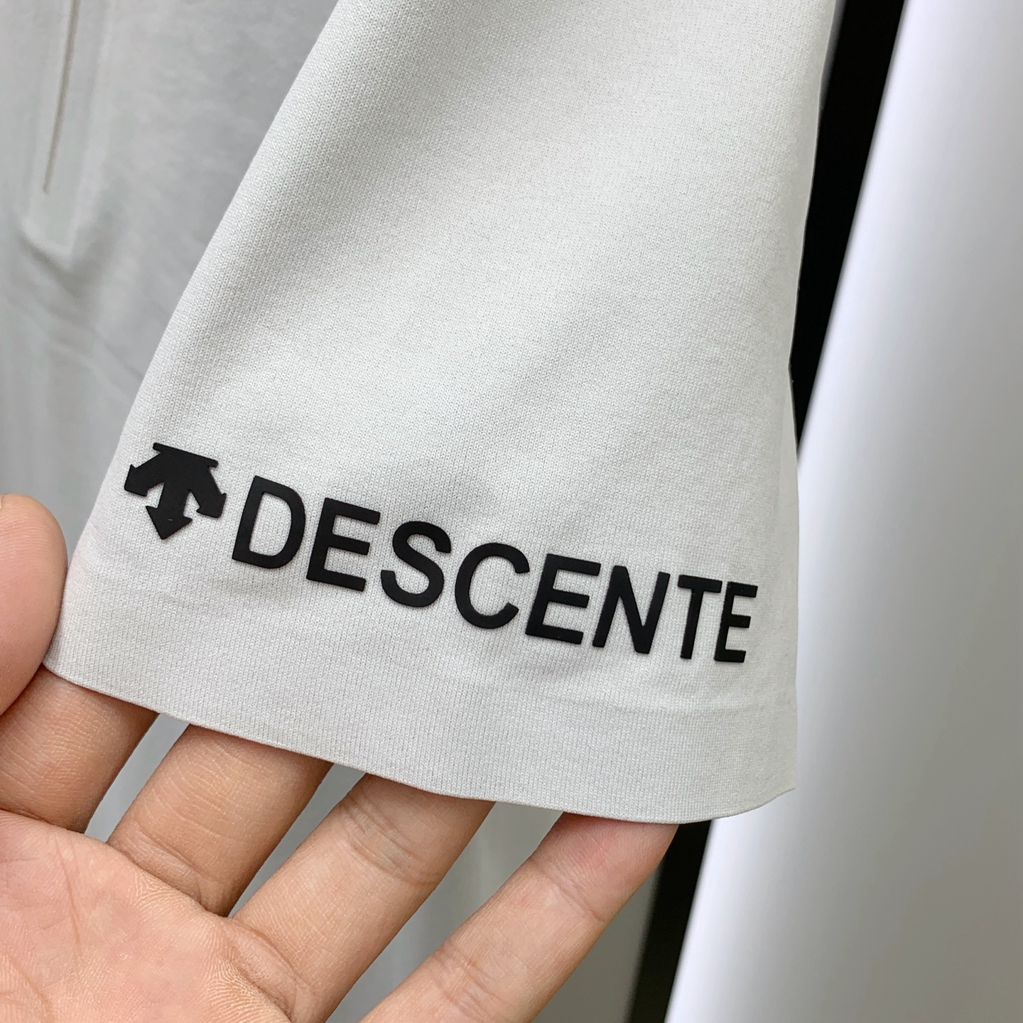 ss迪桑特纯棉最新面料经典标识图案logo时尚简约潮流短袖，最顶级的品质专柜原单短袖，顶级制作工艺进口面