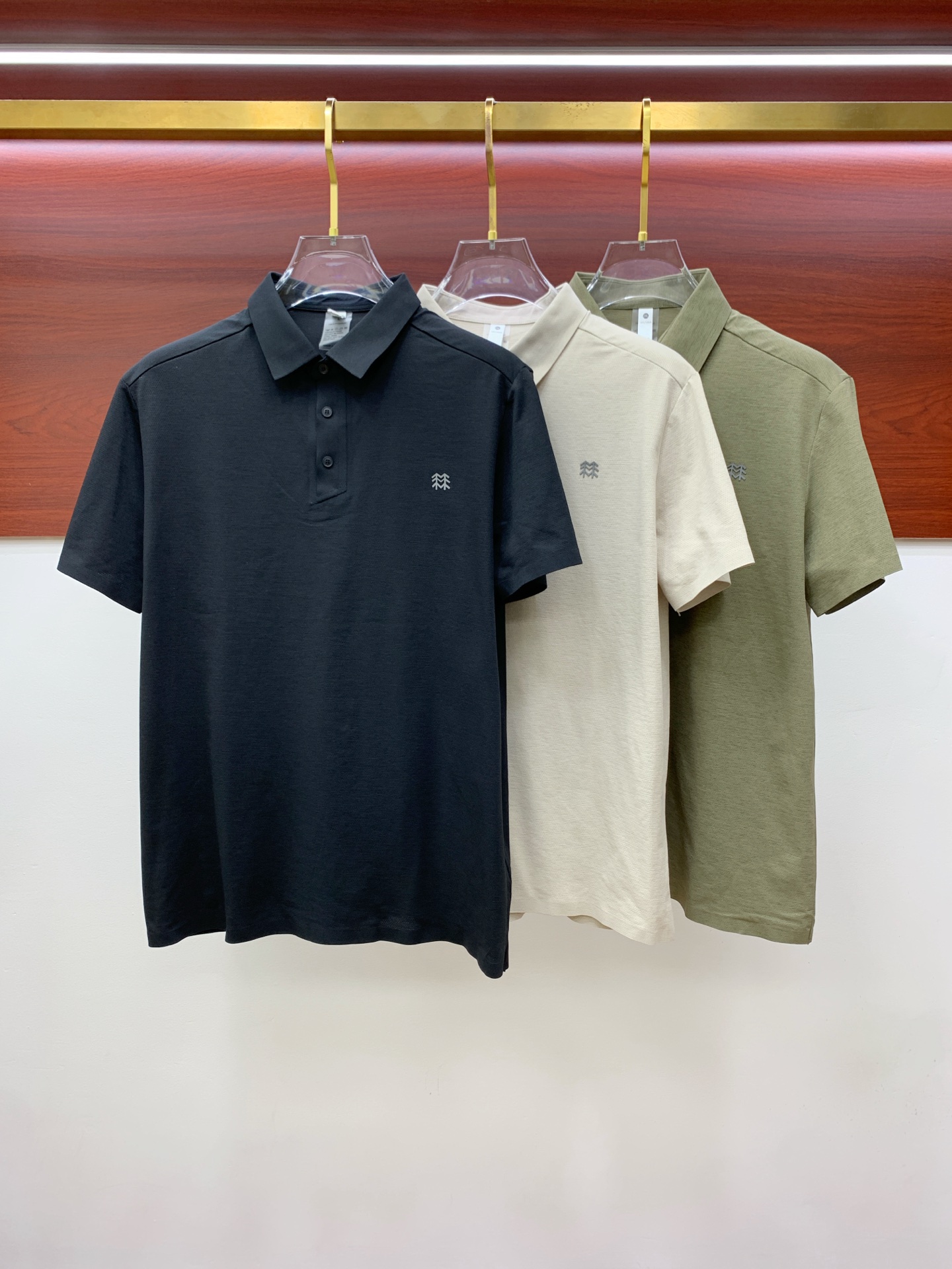 NO:522402,Ss clone pure cotton latest fabric classic logo pattern logo fashionable simple trendy short sleeves, top quality counter original single short sleeves, top production craft imported fabrics, unique design of counter style, using imported high-end customized fabrics. The official website is on sale!  Excellent fabric fitting..M-4XL, T-shirt,alexander wang19860909ss克隆纯棉最新面料经典标识图案logo时尚简约潮流短袖,最顶级的品质专柜原单短袖,顶级制作工艺进口面料,专柜款独特设计,采用进口高端订制面料.官网在售！面料版型超赞 码数..M-4XL,,T-shirt,alexander wang,Men's clothing