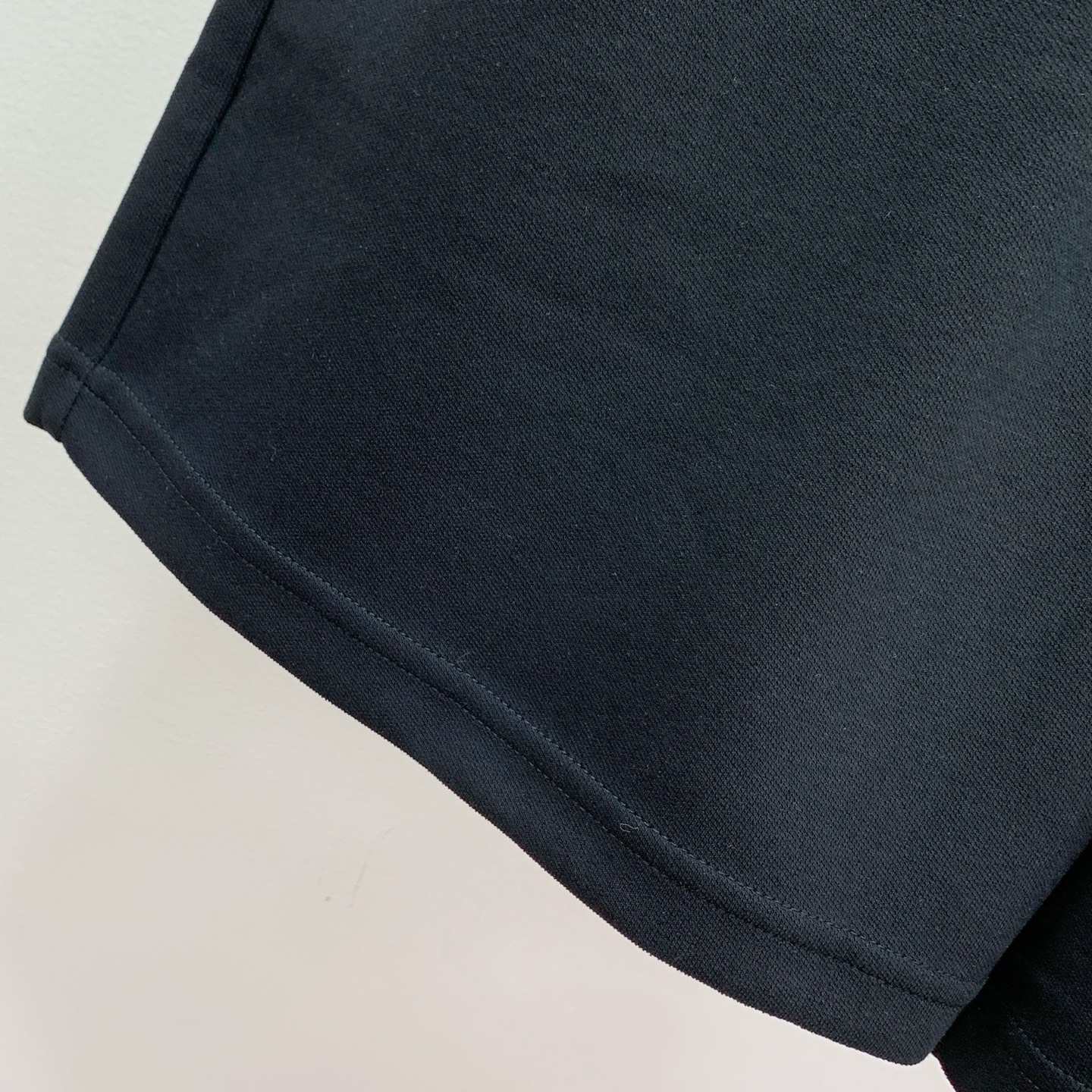 PLv2025春夏新款休闲短裤！官网同步发售。定制品牌经典LOGO，定制面料，舒适度极好，手触感强烈。辨