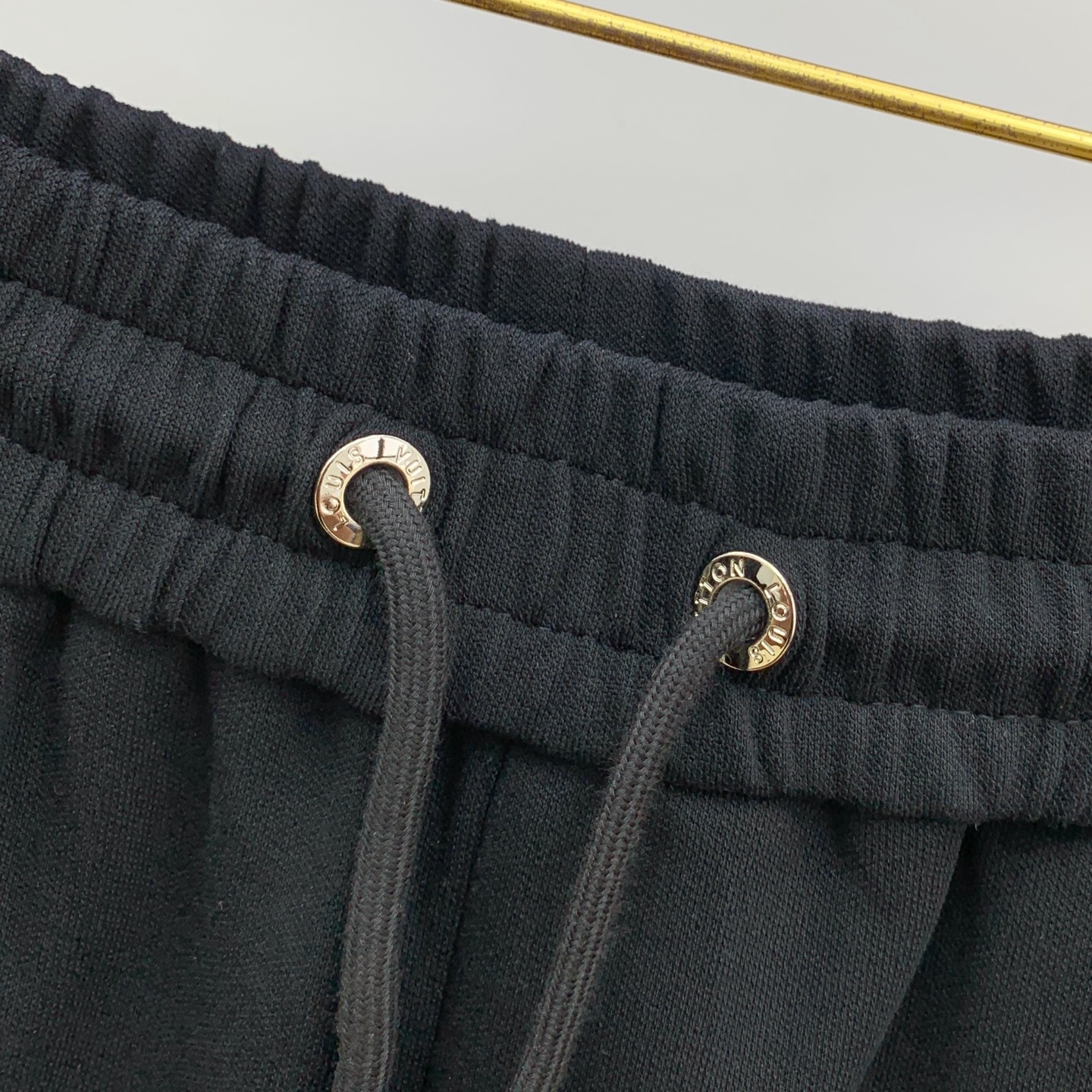 PLv2025春夏新款休闲短裤！官网同步发售。定制品牌经典LOGO，定制面料，舒适度极好，手触感强烈。辨