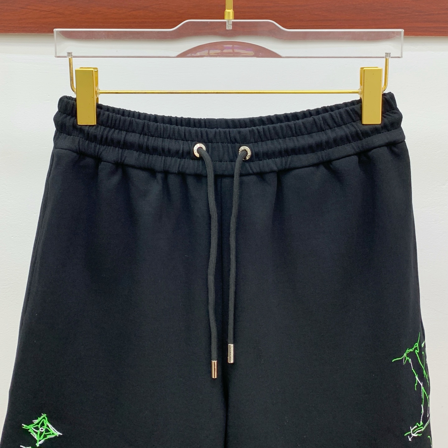 PLv2025春夏新款休闲短裤！官网同步发售。定制品牌经典LOGO，定制面料，舒适度极好，手触感强烈。辨