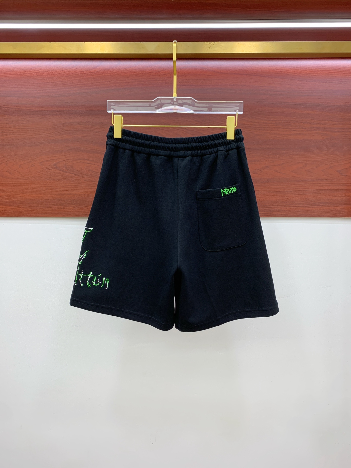 PLv2025春夏新款休闲短裤！官网同步发售。定制品牌经典LOGO，定制面料，舒适度极好，手触感强烈。辨