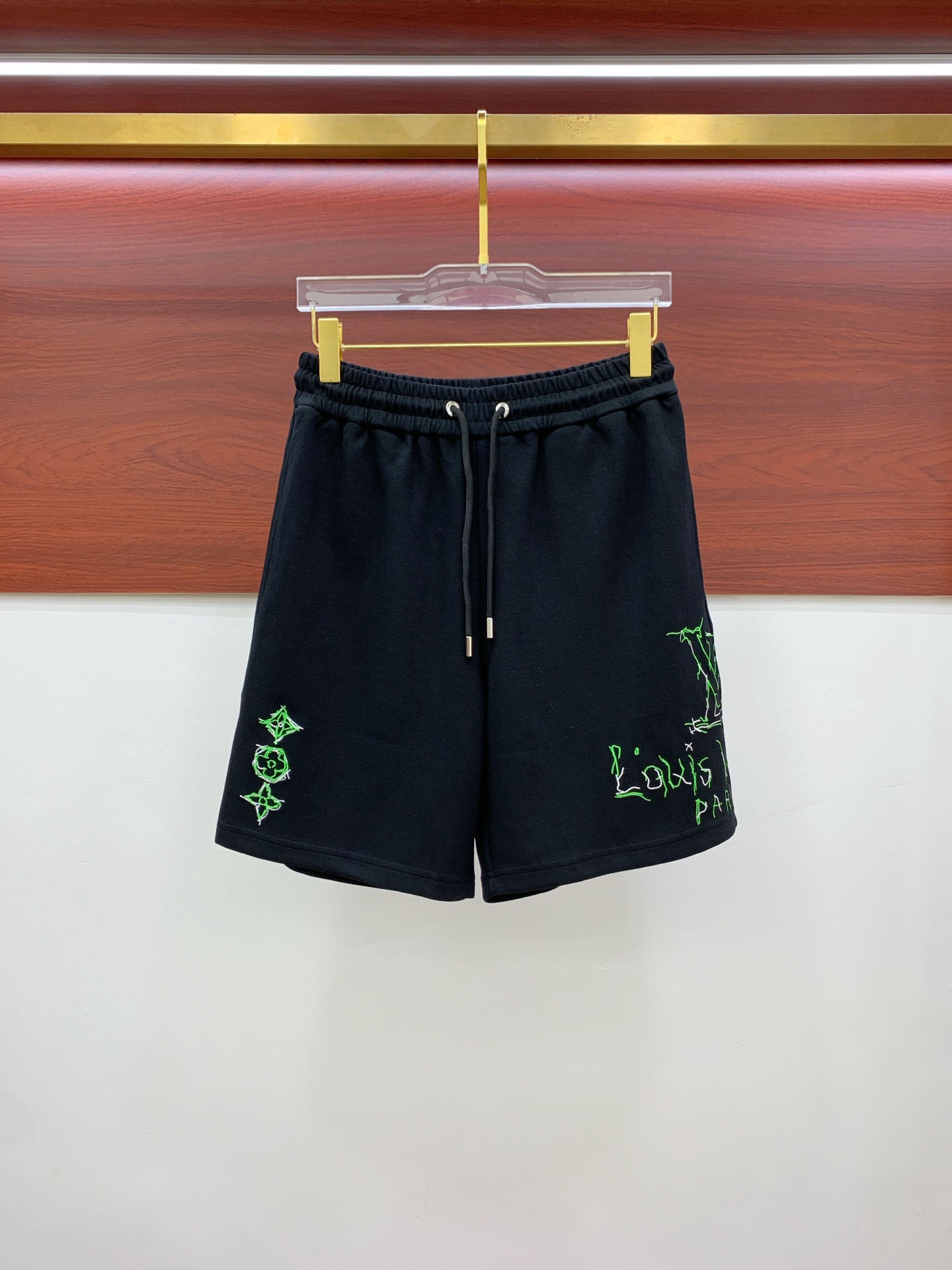 PLv2025春夏新款休闲短裤！官网同步发售。定制品牌经典LOGO，定制面料，舒适度极好，手触感强烈。辨