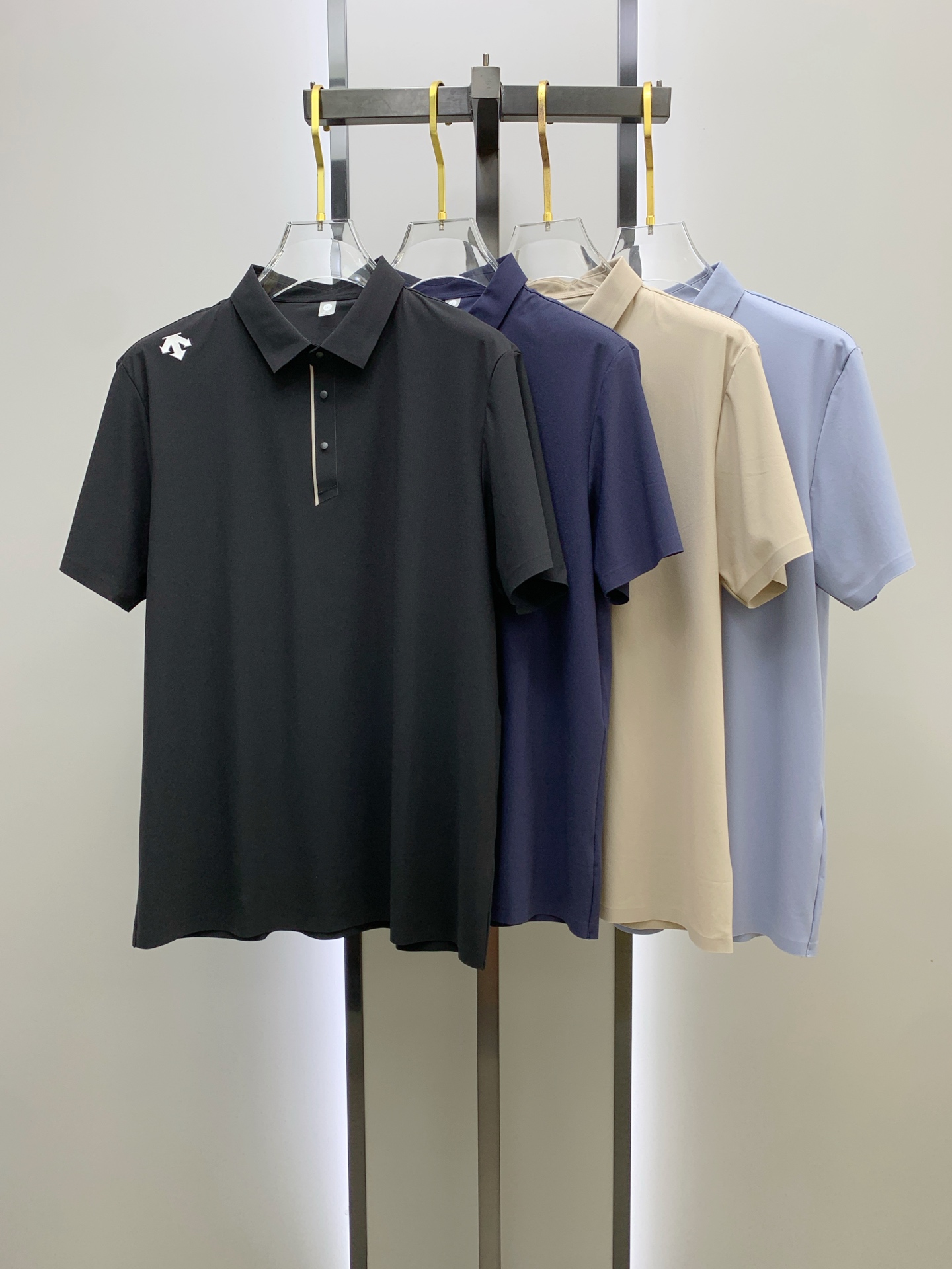 NO:453428,Ss DiSante pure cotton latest fabric classic logo pattern logo fashionable simple trendy short sleeves, the top quality counter original single short sleeves, top production craft imported fabrics, unique design of the counter model, using imported high-end customized fabrics. The official website is on sale!  Excellent fabric fitting..M-4XL, T-shirt,alexander wang19860909ss迪桑特纯棉最新面料经典标识图案logo时尚简约潮流短袖,最顶级的品质专柜原单短袖,顶级制作工艺进口面料,专柜款独特设计,采用进口高端订制面料.官网在售！面料版型超赞 码数..M-4XL,,T-shirt,alexander wang,Men's clothing