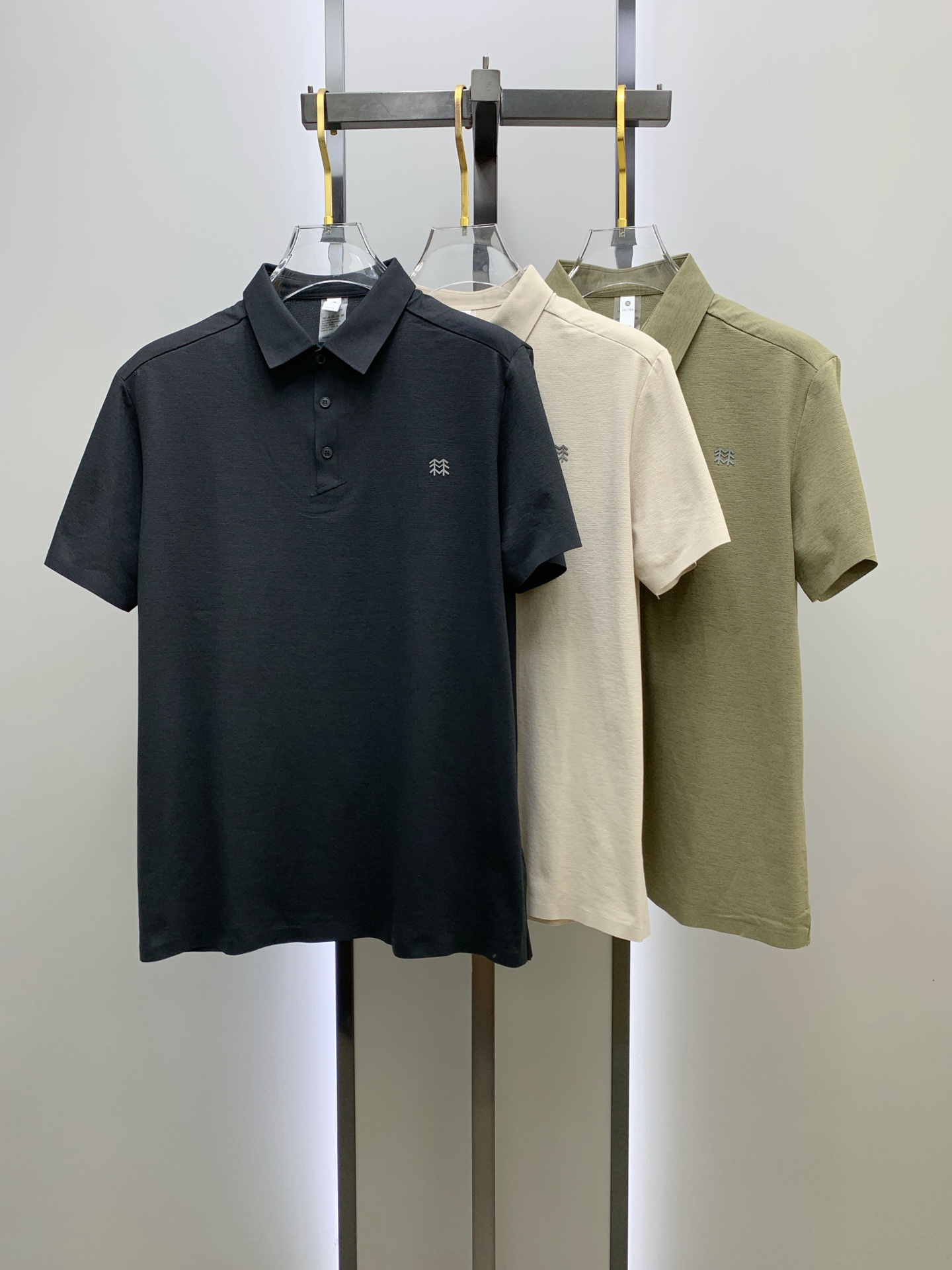 NO:453431,Ss clone pure cotton latest fabric classic logo pattern logo fashionable simple trendy short sleeves, top quality counter original single short sleeves, top production craft imported fabrics, unique design of counter style, using imported high-end customized fabrics. The official website is on sale!  Excellent fabric fitting..M-4XL, T-shirt,alexander wang19860909ss克隆纯棉最新面料经典标识图案logo时尚简约潮流短袖,最顶级的品质专柜原单短袖,顶级制作工艺进口面料,专柜款独特设计,采用进口高端订制面料.官网在售！面料版型超赞 码数..M-4XL,,T-shirt,alexander wang,Men's clothing