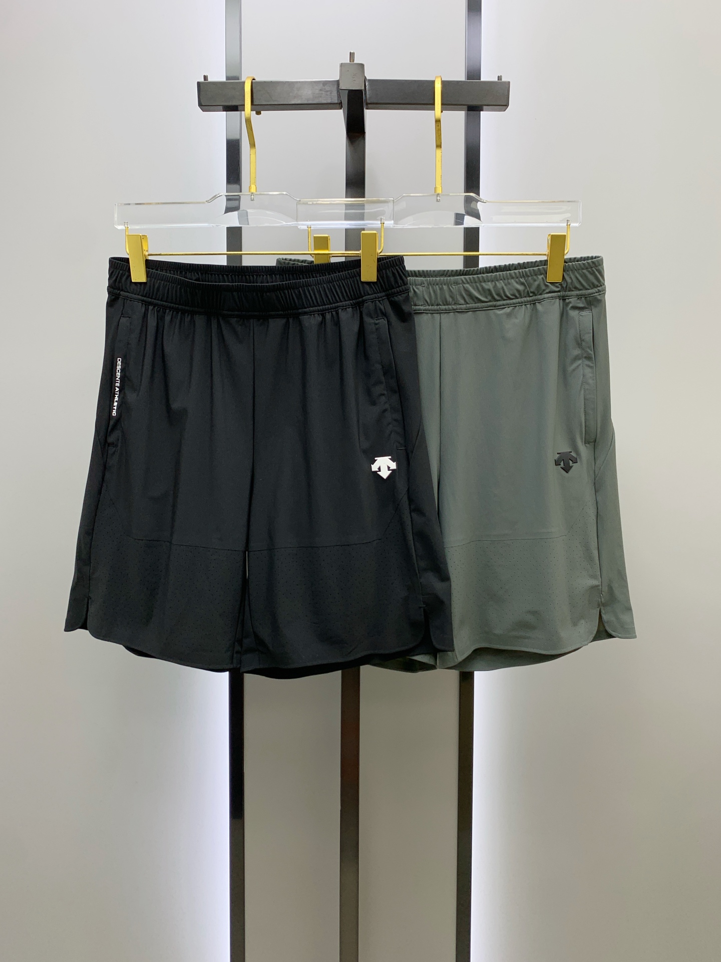 NO:453397,Desant 2025 spring and summer new casual shorts!  The official website is released simultaneously. Customized brand classic logo, customized fabric, excellent comfort, strong hand touch. Extremely recognizable, perfect quality craftsmanship. Size M-4Xl, shorts, alexander wang19860909迪桑特2025春夏新款休闲短裤！官网同步发售.定制品牌经典LOGO,定制面料,舒适度极好,手触感强烈.辨识度极高,完美品相工艺. 尺码M-4Xl,,shorts,alexander wang,Men's clothing