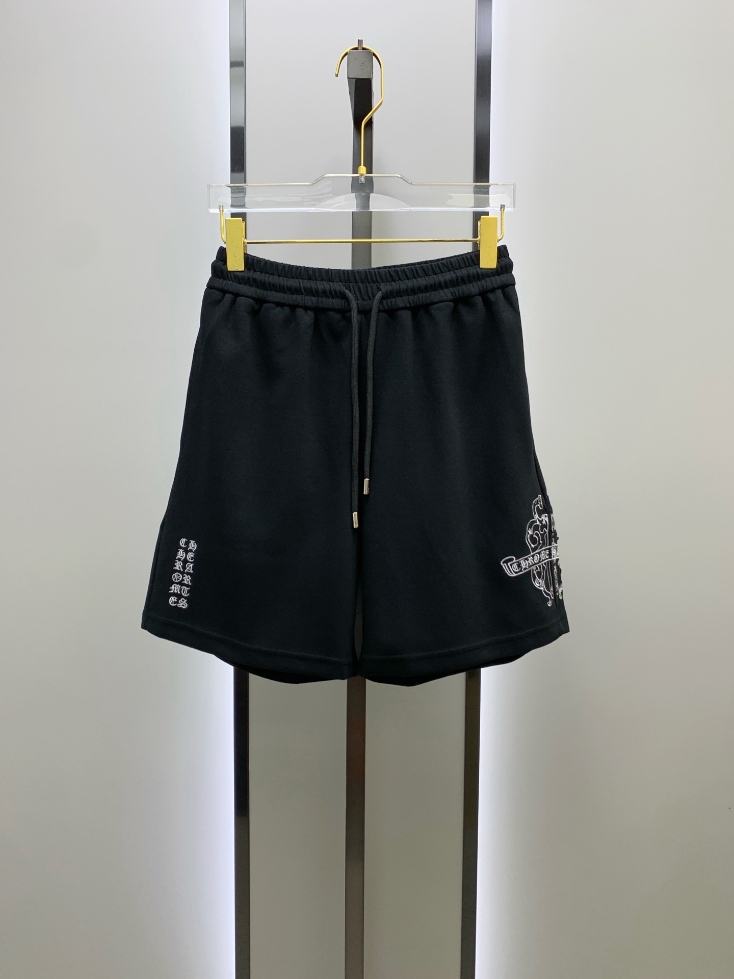 NO:453402,Croxin's new spring and summer 2025 casual shorts!  The official website is released simultaneously. Customized brand classic logo, customized fabric, excellent comfort, strong hand touch. Extremely recognizable, perfect quality craftsmanship. Size M-2XL, chrome hearts, shorts, alexander wang19860909克罗心2025春夏新款休闲短裤！官网同步发售.定制品牌经典LOGO,定制面料,舒适度极好,手触感强烈.辨识度极高,完美品相工艺. 尺码M-2XL,,chrome hearts,shorts,alexander wang,Men's clothing