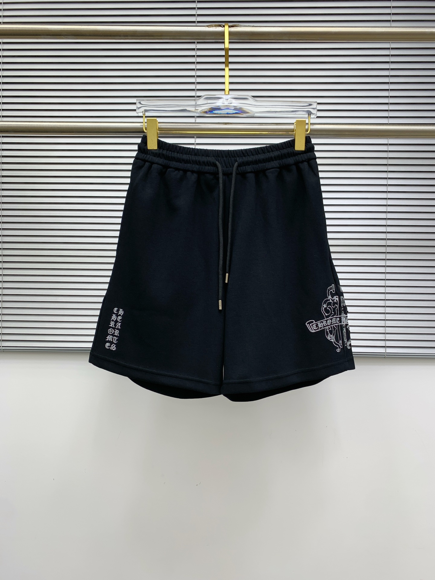 NO:504904,Croxin's new spring and summer casual shorts!  The official website is released simultaneously. Customized brand classic logo, customized fabric, excellent comfort, strong hand touch. Extremely recognizable, perfect quality craftsmanship. Size M-2XL, chrome hearts, shorts, alexander wang19860909克罗心春夏新款休闲短裤！官网同步发售.定制品牌经典LOGO,定制面料,舒适度极好,手触感强烈.辨识度极高,完美品相工艺. 尺码M-2XL,,chrome hearts,shorts,alexander wang,Men's clothing