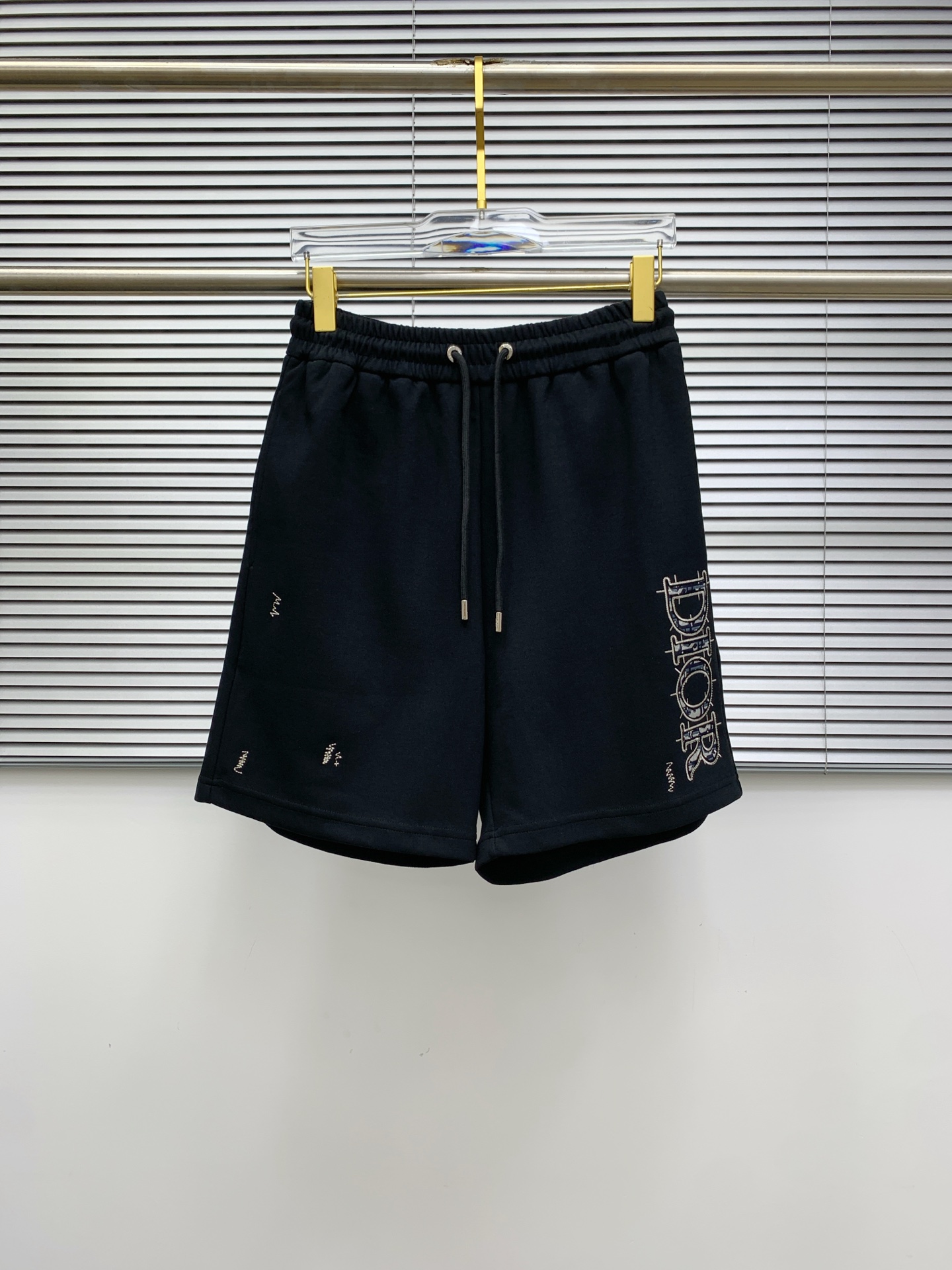 NO:504898,Dior's new spring and summer casual shorts!  The official website is released simultaneously. Customized brand classic logo, customized fabric, excellent comfort, strong hand touch. Extremely recognizable, perfect quality craftsmanship. Size M-2XL,,dior, shorts,alexander wang19860909迪奥春夏新款休闲短裤！官网同步发售.定制品牌经典LOGO,定制面料,舒适度极好,手触感强烈.辨识度极高,完美品相工艺. 尺码M-2XL,,dior,shorts,alexander wang,Men's clothing