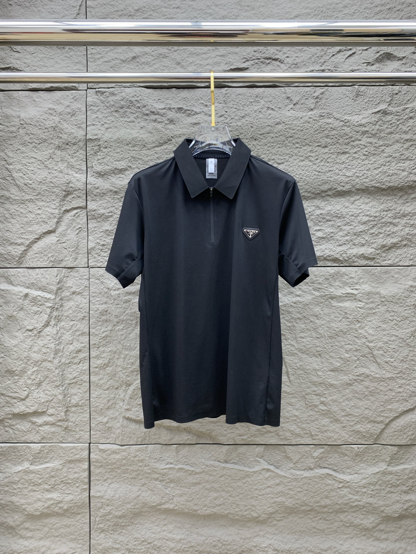 ss普拉达纯棉最新面料经典标识图案logo时尚简约潮流短袖，最顶级的品质专柜原单短袖，顶级制作工艺进口面