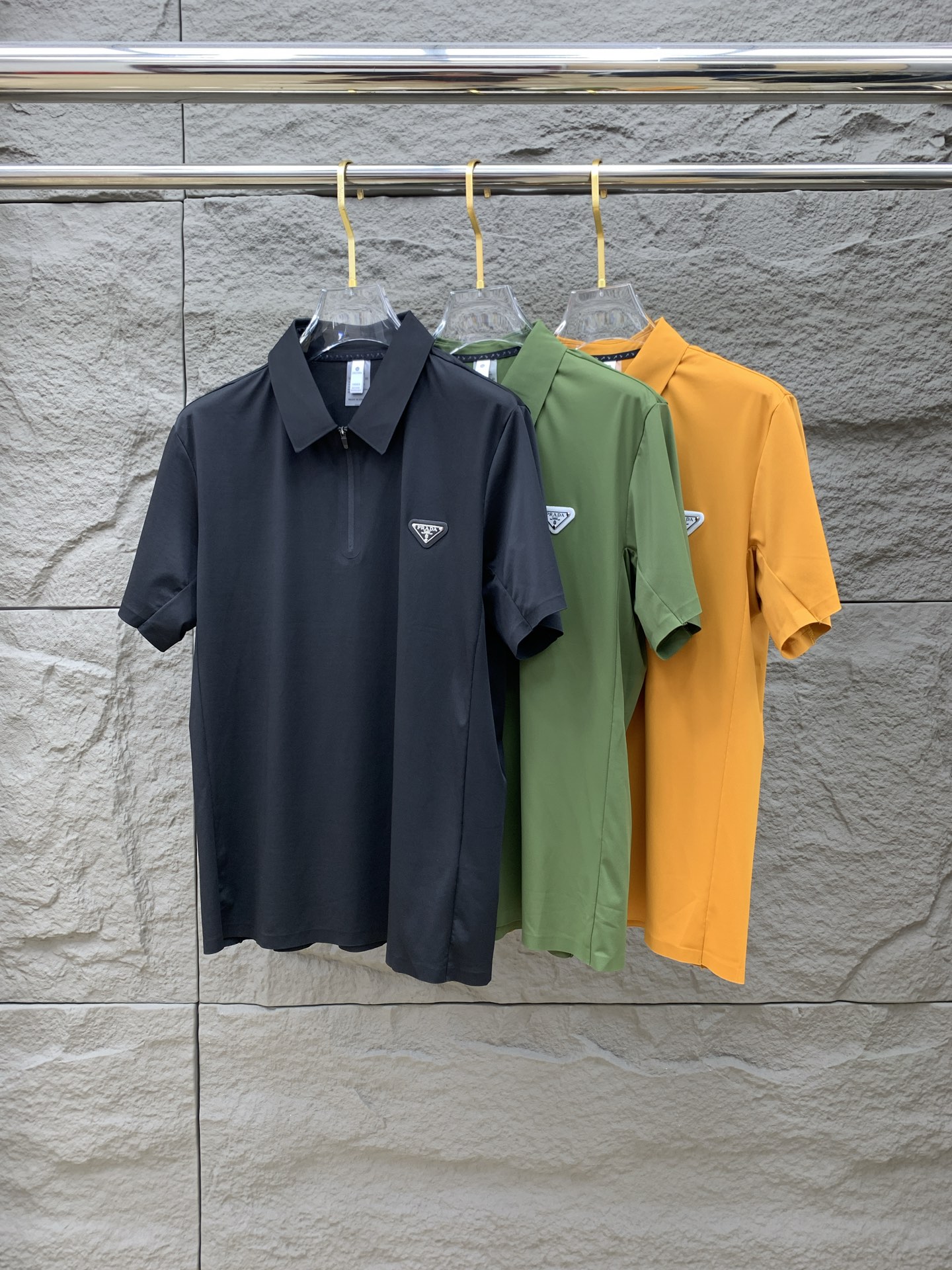 ss普拉达纯棉最新面料经典标识图案logo时尚简约潮流短袖，最顶级的品质专柜原单短袖，顶级制作工艺进口面