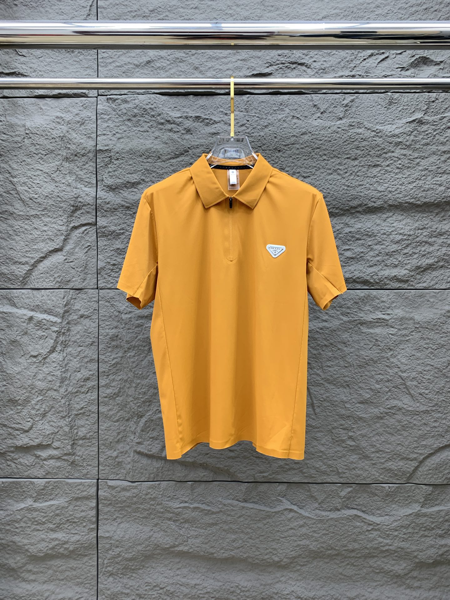 ss普拉达纯棉最新面料经典标识图案logo时尚简约潮流短袖，最顶级的品质专柜原单短袖，顶级制作工艺进口面
