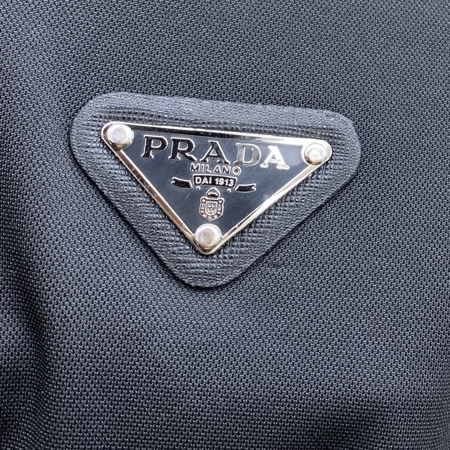 ss普拉达纯棉最新面料经典标识图案logo时尚简约潮流短袖，最顶级的品质专柜原单短袖，顶级制作工艺进口面