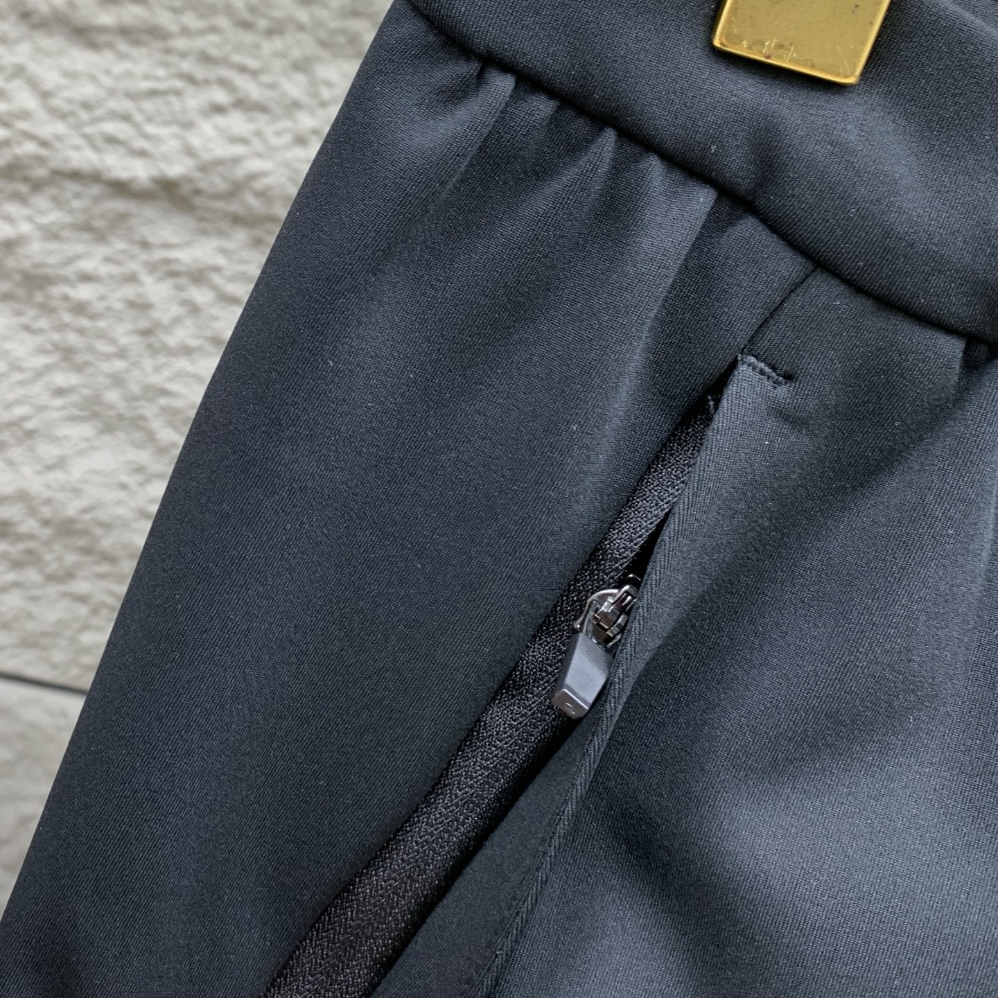 P迪桑特春夏25ss休闲裤金典再次出现，原单订制高品质时尚休闲裤。超级百搭款。独家定制面料，挺阔有型，贴