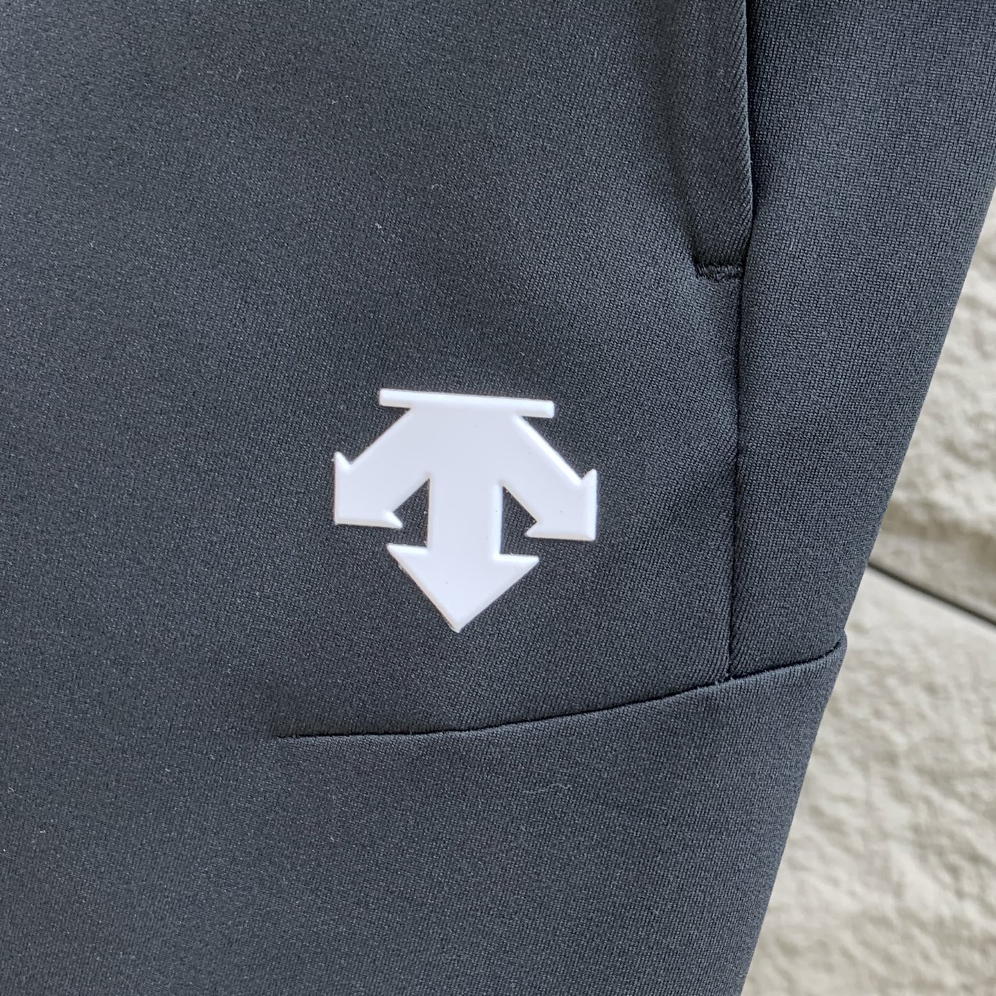 P迪桑特春夏25ss休闲裤金典再次出现，原单订制高品质时尚休闲裤。超级百搭款。独家定制面料，挺阔有型，贴