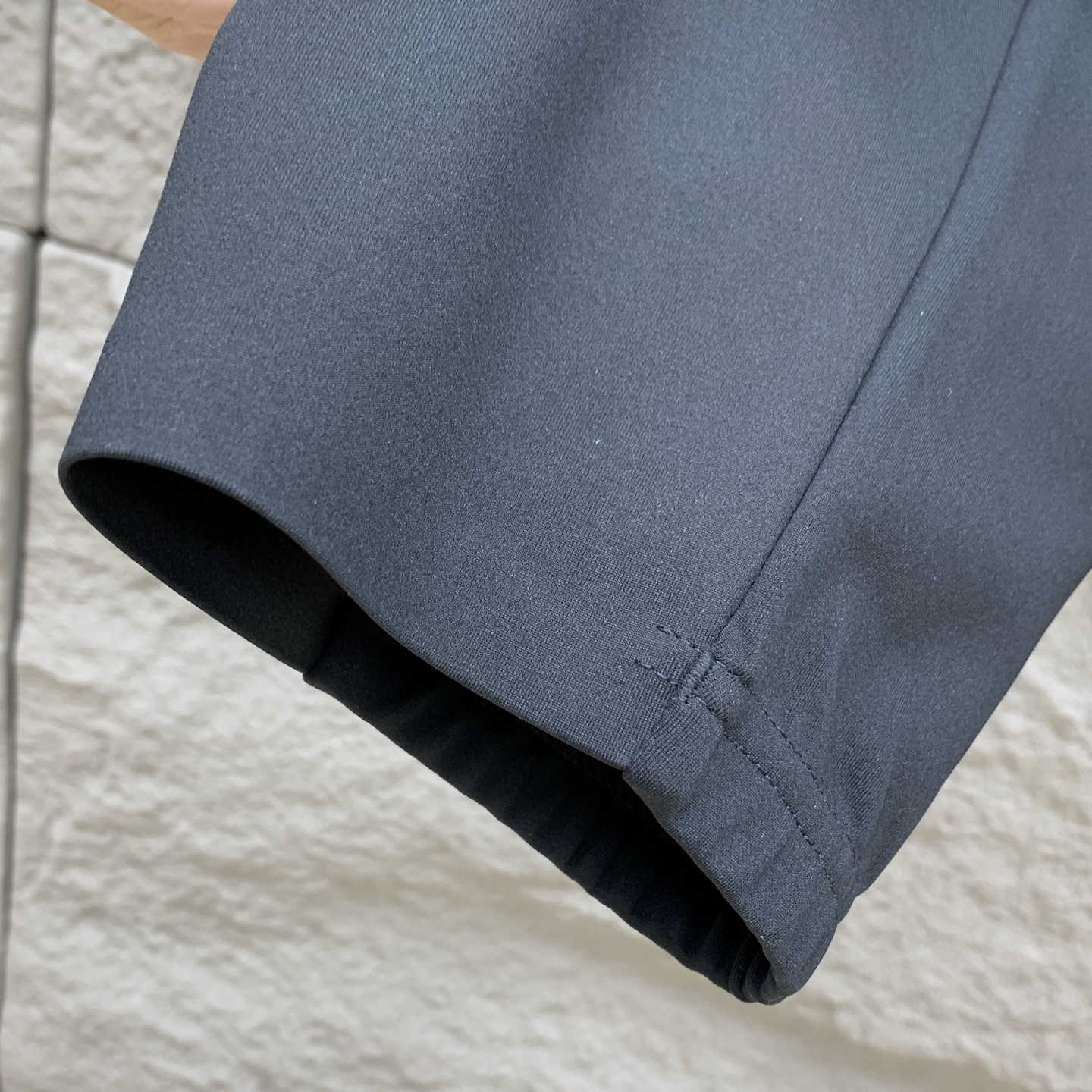 P迪桑特春夏25ss休闲裤金典再次出现，原单订制高品质时尚休闲裤。超级百搭款。独家定制面料，挺阔有型，贴