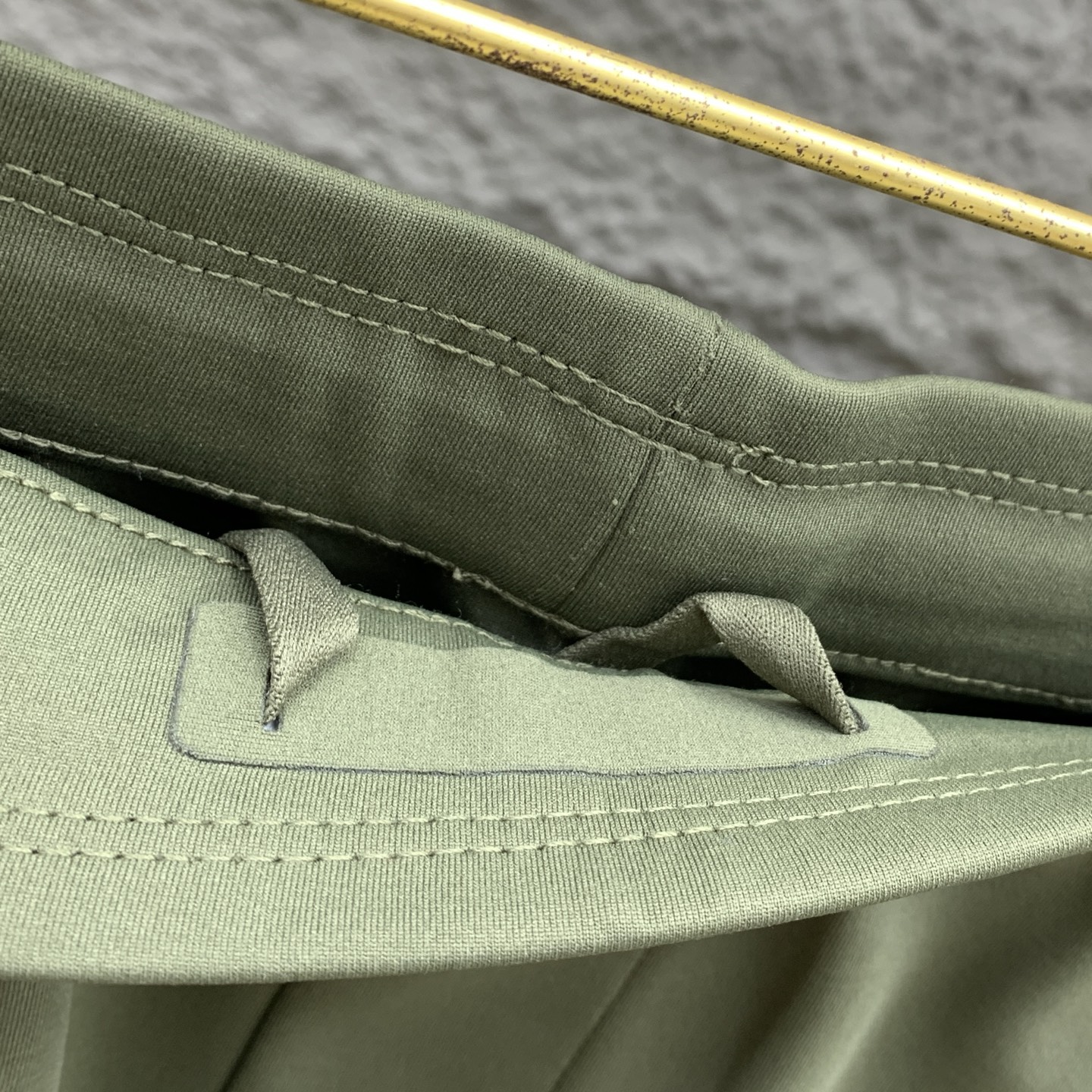 P迪桑特春夏25ss休闲裤金典再次出现，原单订制高品质时尚休闲裤。超级百搭款。独家定制面料，挺阔有型，贴