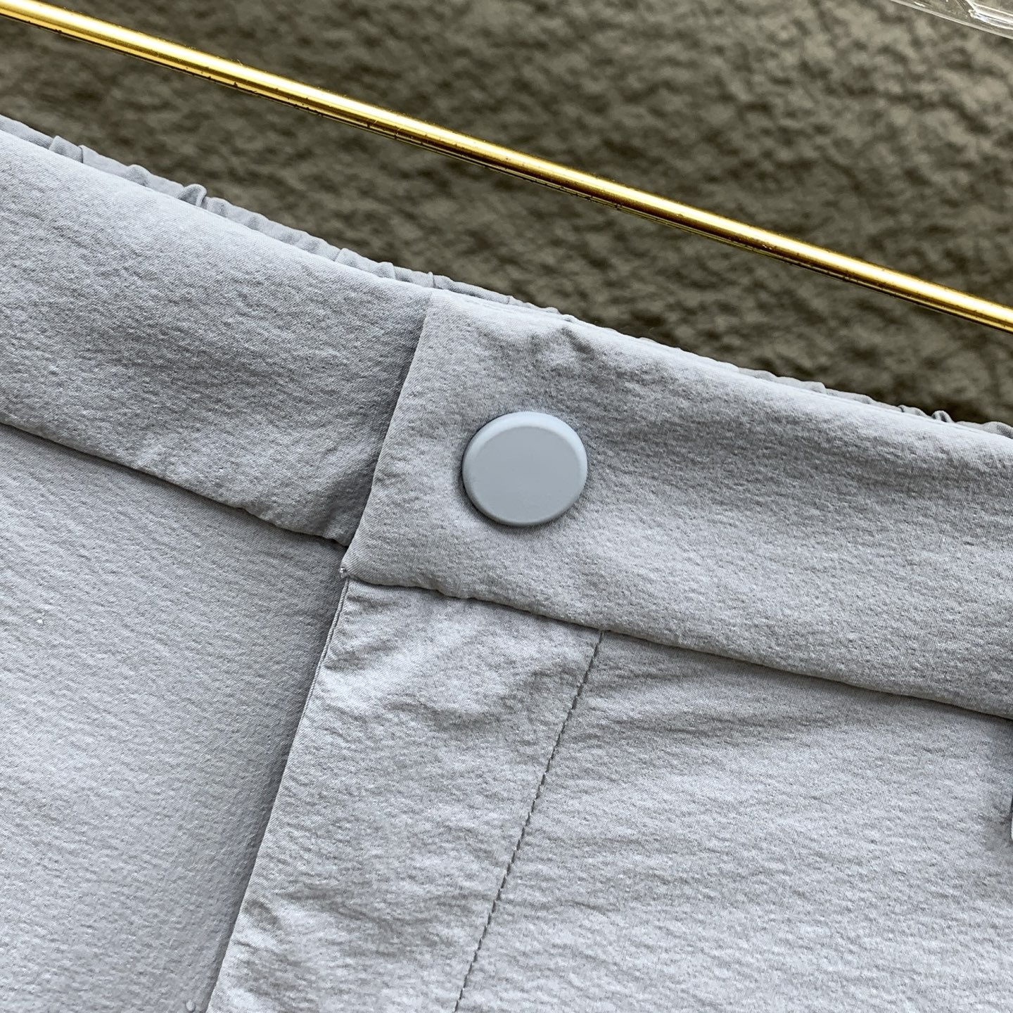 Palo春夏25ss休闲裤金典再次出现，原单订制高品质时尚休闲裤。超级百搭款。独家定制面料，挺阔有型，贴