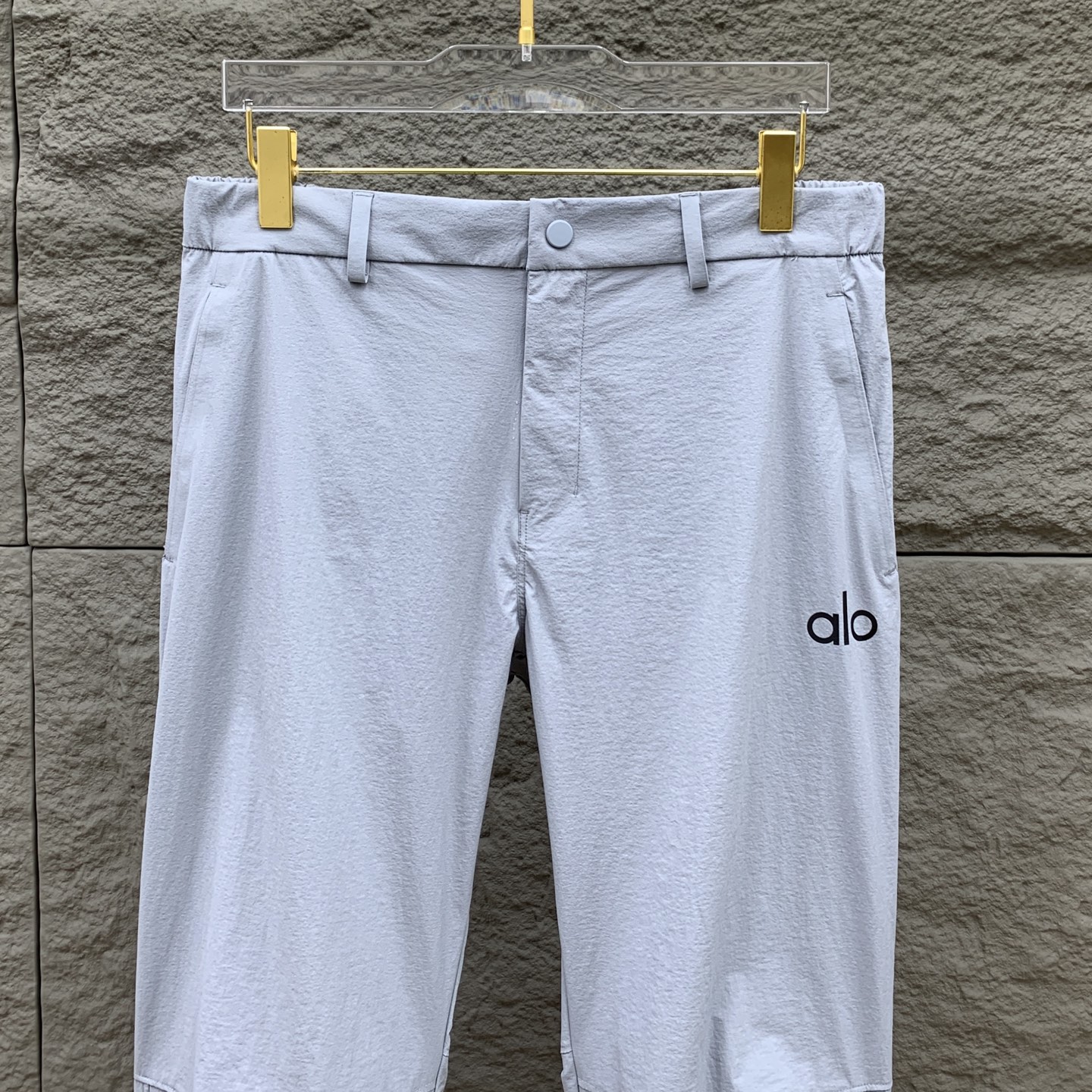 Palo春夏25ss休闲裤金典再次出现，原单订制高品质时尚休闲裤。超级百搭款。独家定制面料，挺阔有型，贴