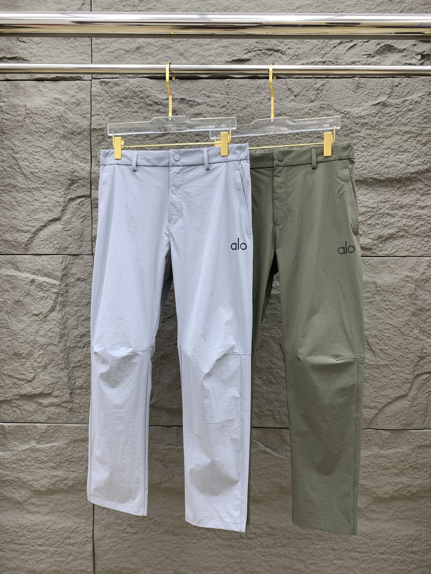 Palo春夏25ss休闲裤金典再次出现，原单订制高品质时尚休闲裤。超级百搭款。独家定制面料，挺阔有型，贴