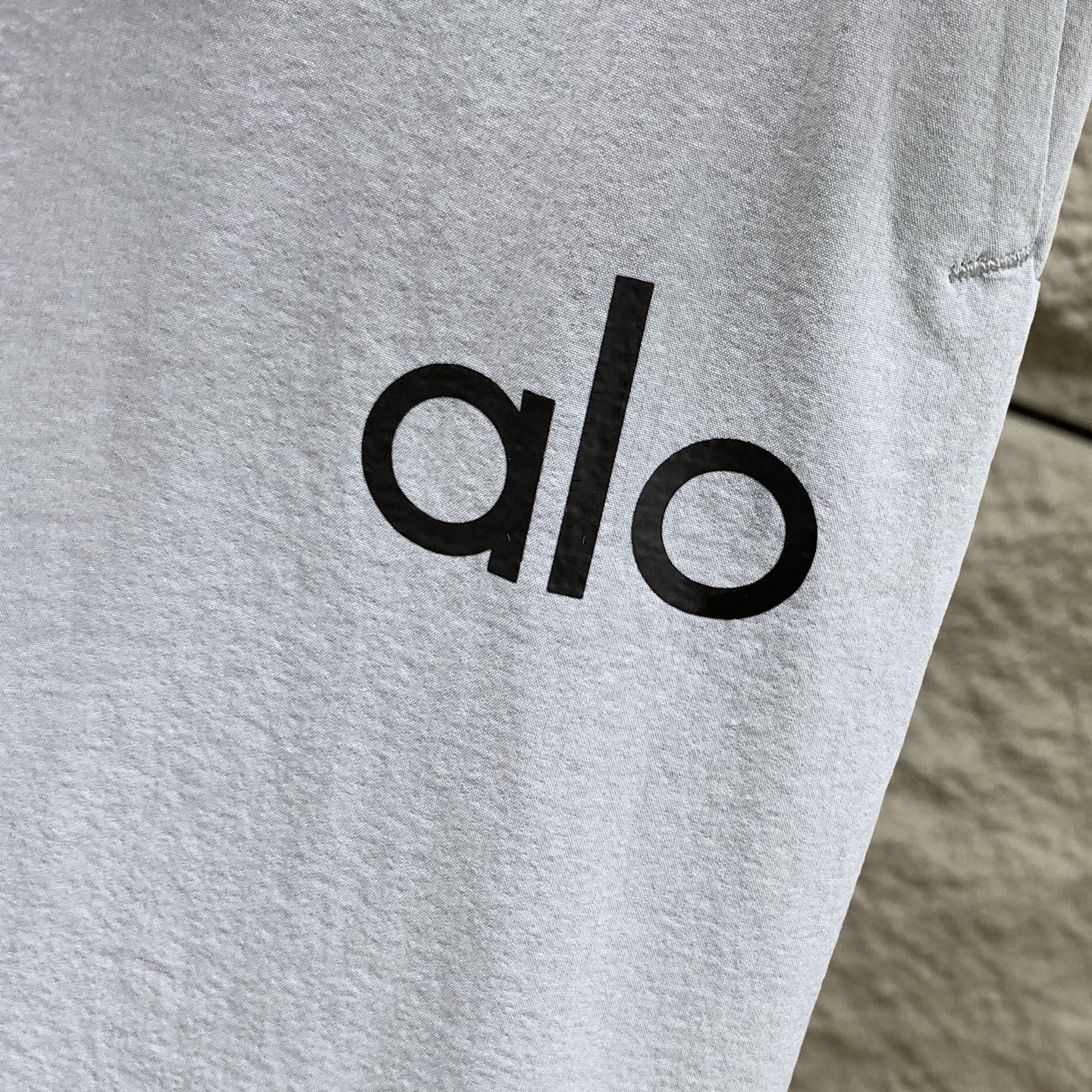 Palo春夏25ss休闲裤金典再次出现，原单订制高品质时尚休闲裤。超级百搭款。独家定制面料，挺阔有型，贴