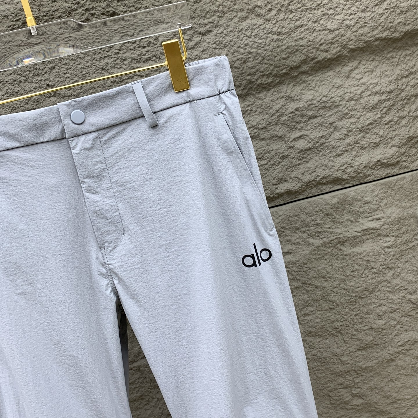 Palo春夏25ss休闲裤金典再次出现，原单订制高品质时尚休闲裤。超级百搭款。独家定制面料，挺阔有型，贴