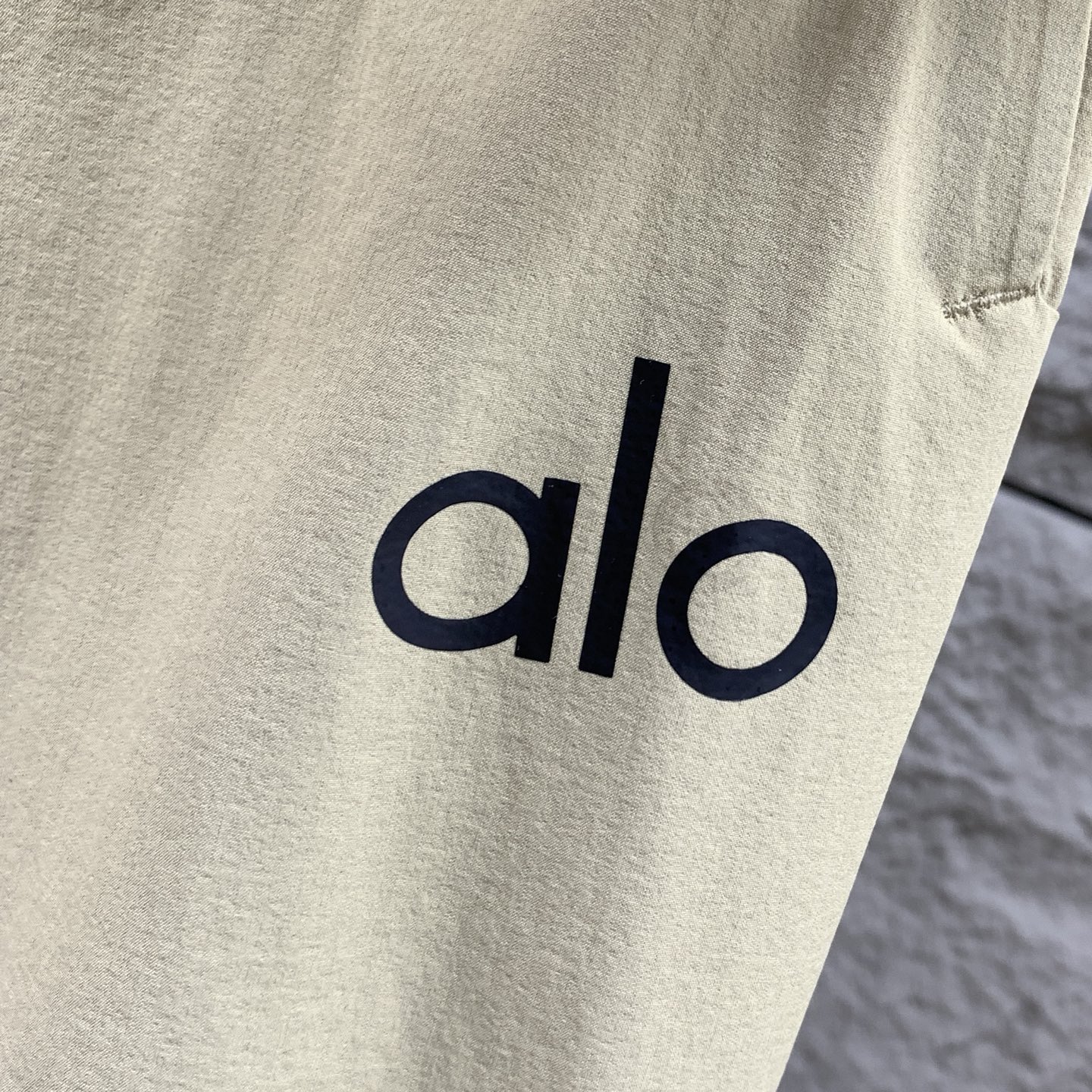 Palo春夏25ss休闲裤金典再次出现，原单订制高品质时尚休闲裤。超级百搭款。独家定制面料，挺阔有型，贴