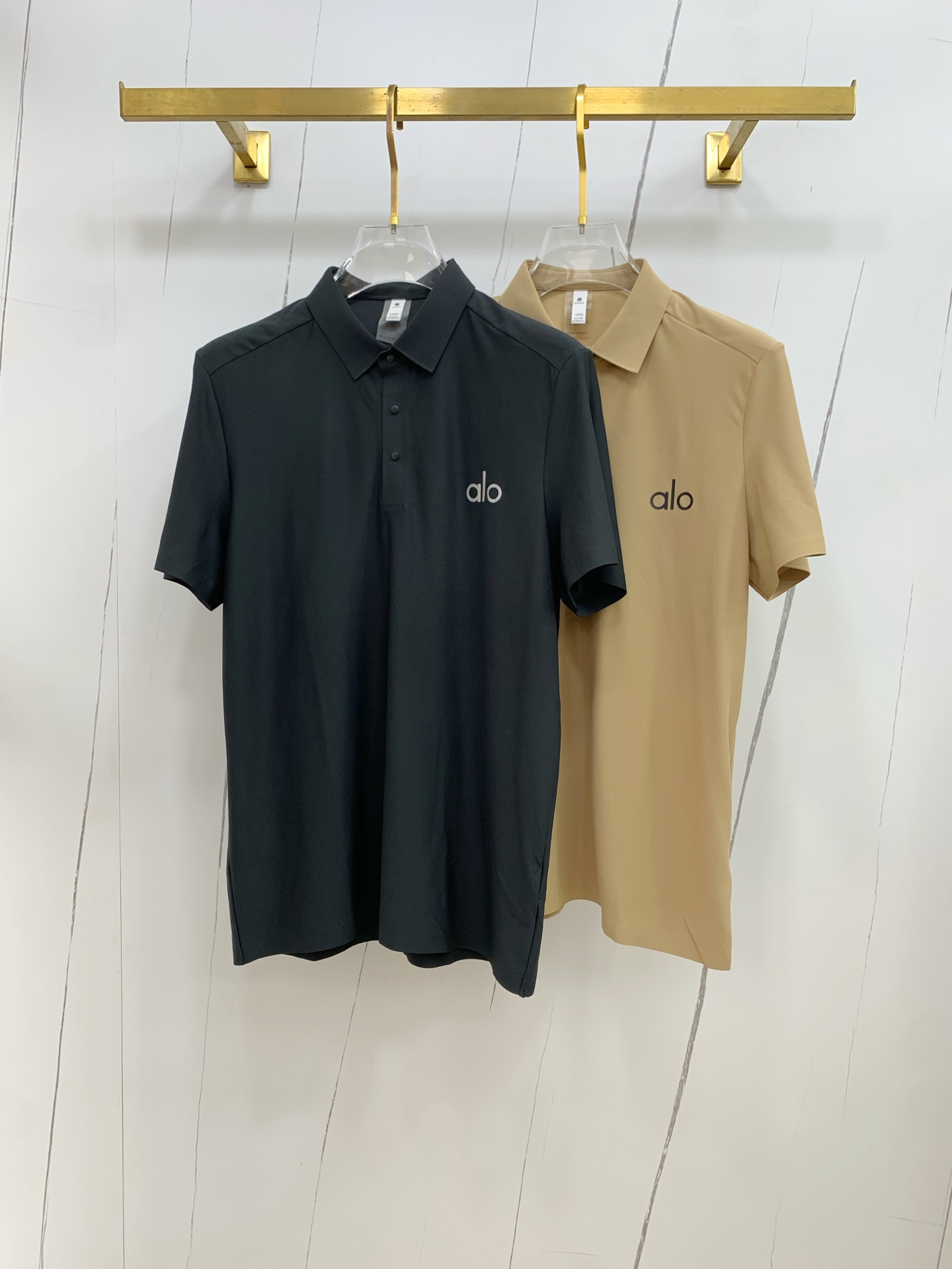 NO:455427,Ss alo pure cotton latest fabric, classic logo, logo, fashionable, simple and trendy short sleeves, the top quality counter original single short sleeves, top production craft imported fabrics, unique design of the counter model, using imported high-end customized fabrics. The official website is on sale!  Excellent fabric fitting..M-4XL, T-shirt,alexander wang19860909ss alo纯棉最新面料经典标识图案logo时尚简约潮流短袖,最顶级的品质专柜原单短袖,顶级制作工艺进口面料,专柜款独特设计,采用进口高端订制面料.官网在售！面料版型超赞 码数..M-4XL,,T-shirt,alexander wang,Men's clothing