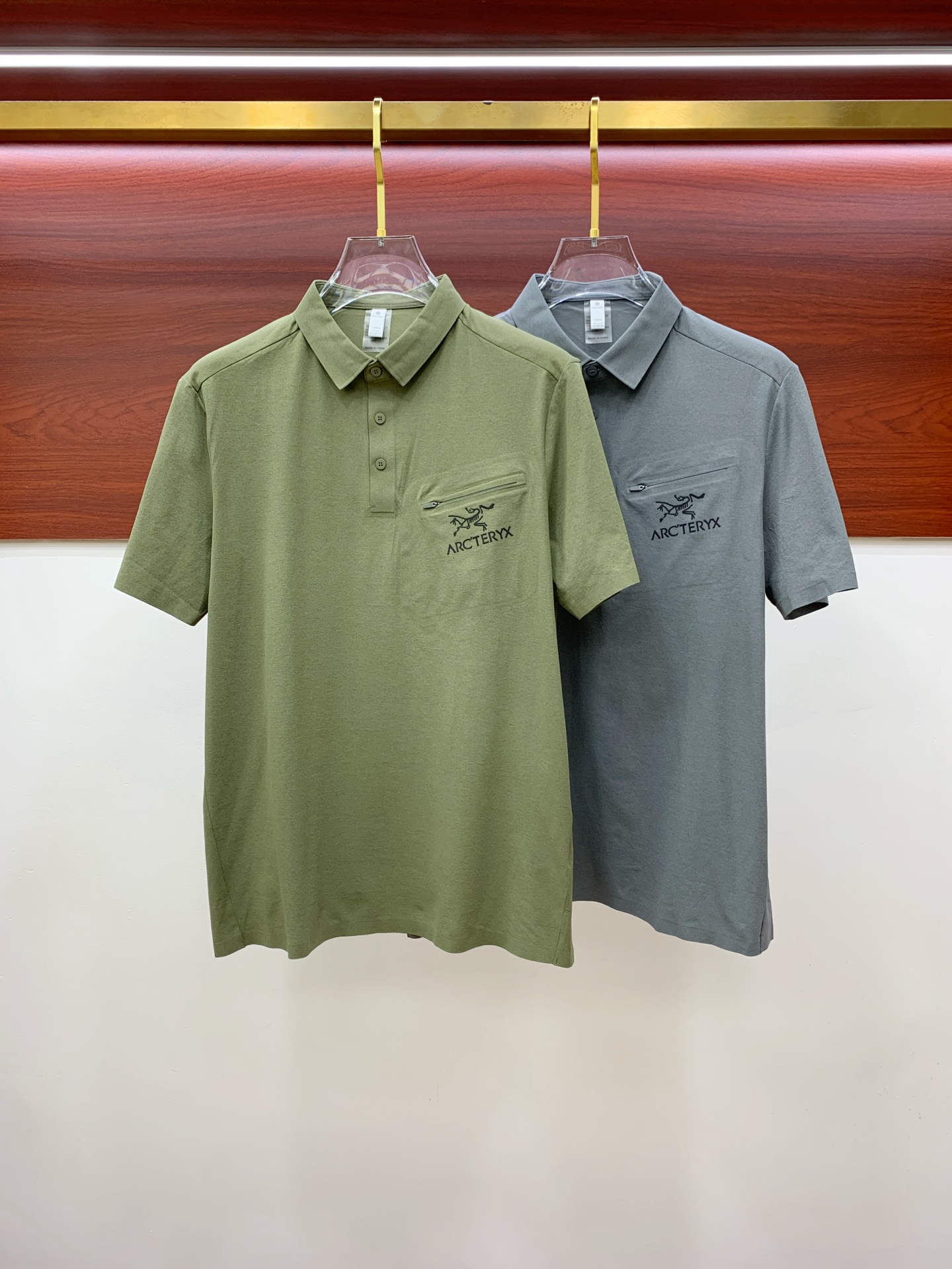 NO:454744,The latest fabric of Ss Archaeoptera pure cotton, classic logo, logo, fashionable, simple and trendy short sleeves, the top quality counter original single short sleeves, the top production process imported fabric, the unique design of the counter model, using imported high-end customized fabrics. The official website is on sale!  Excellent fabric pattern..M-4XL,arc'teryx,T-shirt,alexander wang19860909ss始祖鸟纯棉最新面料经典标识图案logo时尚简约潮流短袖,最顶级的品质专柜原单短袖,顶级制作工艺进口面料,专柜款独特设计,采用进口高端订制面料.官网在售！面料版型超赞 码数..M-4XL,arc'teryx,T-shirt,alexander wang,Men's clothing