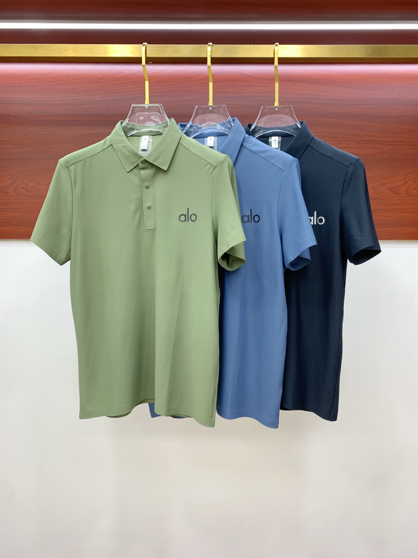 NO:454734,Ss alo pure cotton latest fabric, classic logo, logo, fashionable, simple and trendy short sleeves, the top quality counter original single short sleeves, top production craft imported fabrics, unique design of the counter model, using imported high-end customized fabrics. The official website is on sale!  Excellent fabric fitting..M-4XL, T-shirt,alexander wang19860909ss alo纯棉最新面料经典标识图案logo时尚简约潮流短袖,最顶级的品质专柜原单短袖,顶级制作工艺进口面料,专柜款独特设计,采用进口高端订制面料.官网在售！面料版型超赞 码数..M-4XL,,T-shirt,alexander wang,Men's clothing