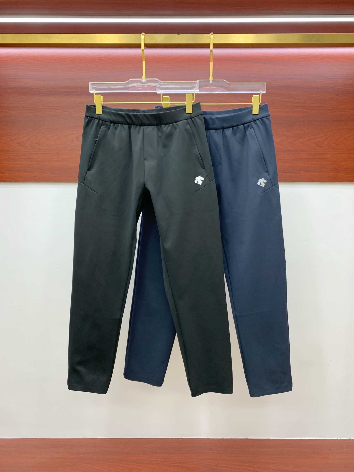 “Re-emergence of High-Quality Mono-Ordered Fashion Pants with Latest Hardware”