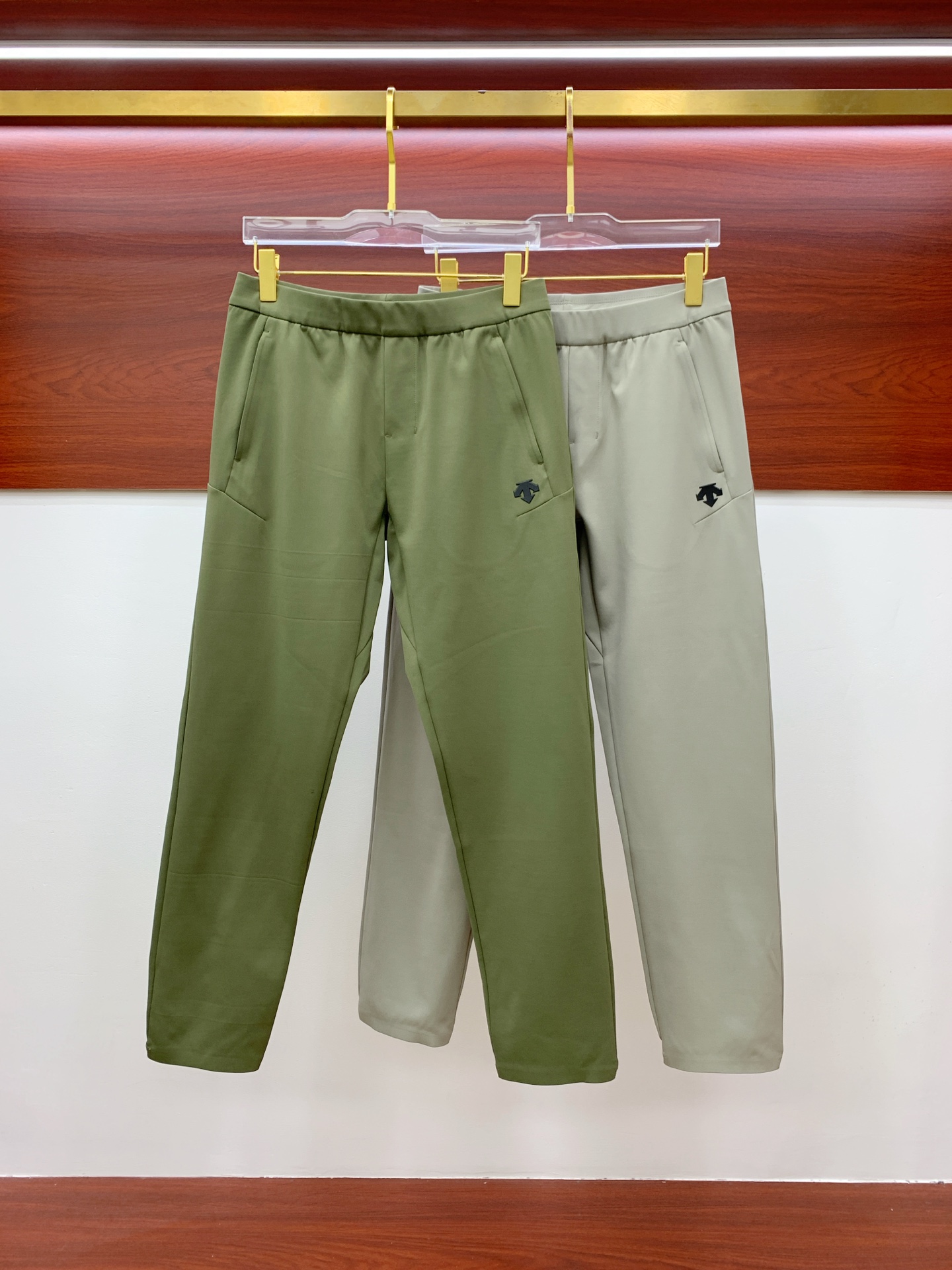 “High-Quality Monochrome Fashion Pants Re-Emerged with Latest Hardware Supplement”