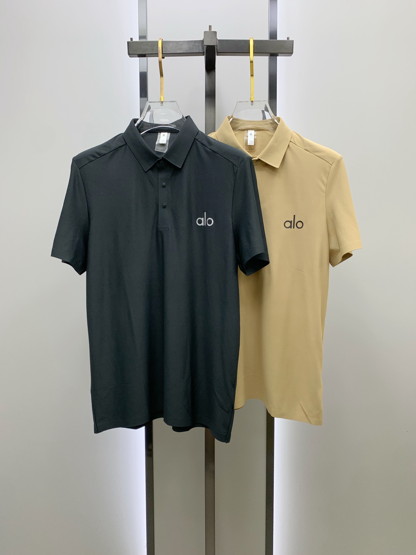 NO:462001,Ss alo pure cotton latest fabric, classic logo, logo, fashionable, simple and trendy short sleeves, the top quality counter original single short sleeves, top production craft imported fabrics, unique design of the counter model, using imported high-end customized fabrics. The official website is on sale!  Excellent fabric fitting..M-4XL, T-shirt,alexander wang19860909ss alo纯棉最新面料经典标识图案logo时尚简约潮流短袖,最顶级的品质专柜原单短袖,顶级制作工艺进口面料,专柜款独特设计,采用进口高端订制面料.官网在售！面料版型超赞 码数..M-4XL,,T-shirt,alexander wang,Men's clothing