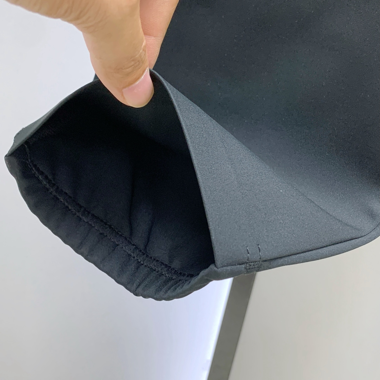 P迪桑特春夏25ss休闲裤金典再次出现，原单订制高品质时尚休闲裤。超级百搭款。独家定制面料，挺阔有型，贴