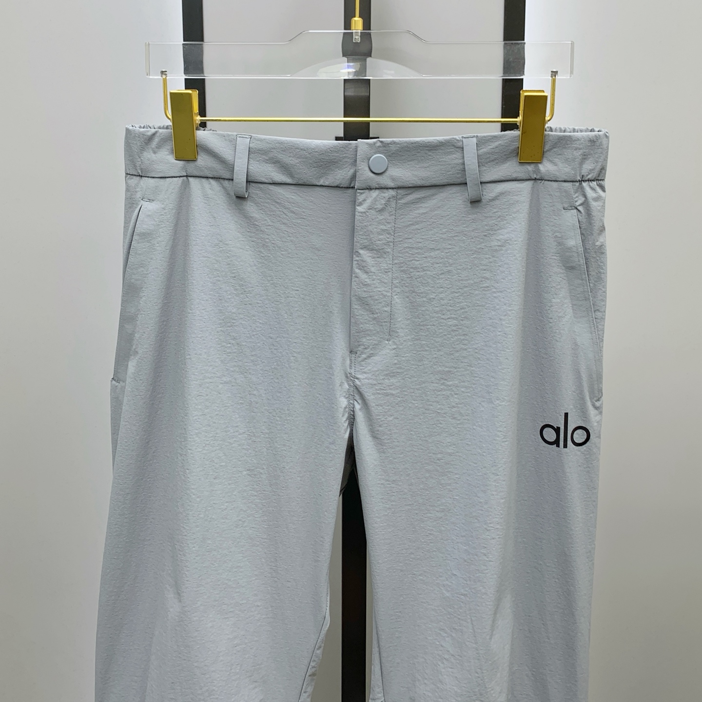 Palo春夏25ss休闲裤金典再次出现，原单订制高品质时尚休闲裤。超级百搭款。独家定制面料，挺阔有型，贴