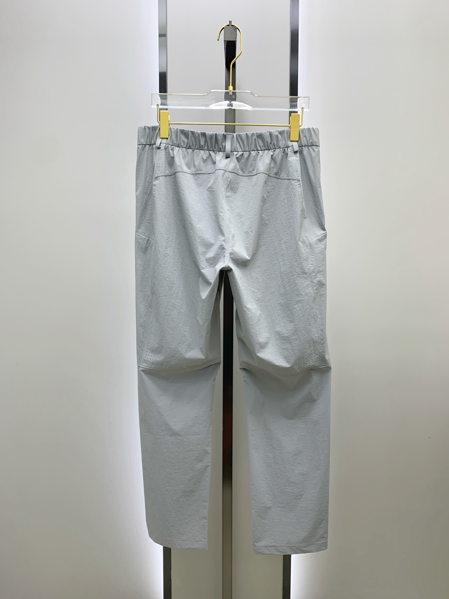 Palo春夏25ss休闲裤金典再次出现，原单订制高品质时尚休闲裤。超级百搭款。独家定制面料，挺阔有型，贴