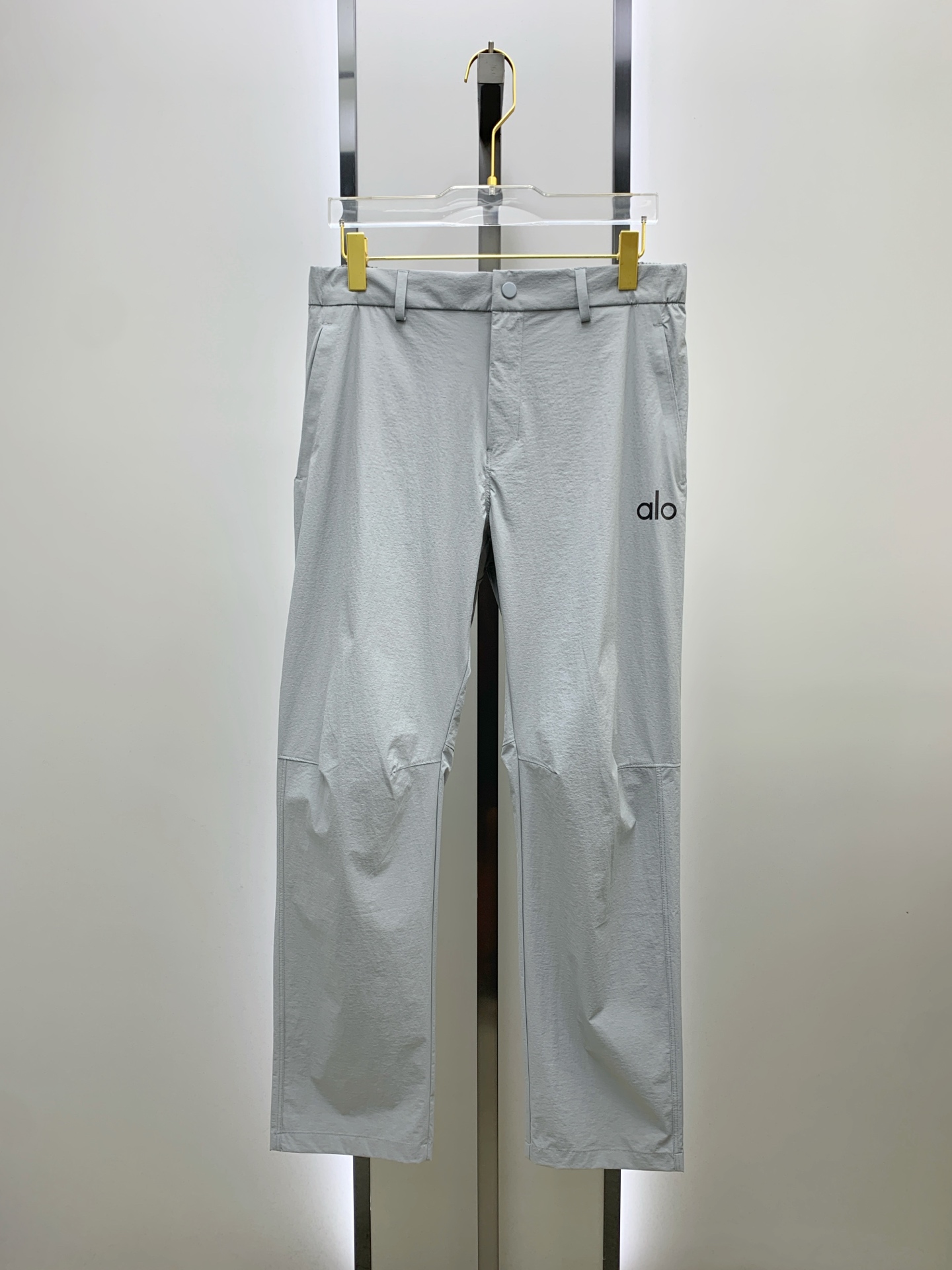 Palo春夏25ss休闲裤金典再次出现，原单订制高品质时尚休闲裤。超级百搭款。独家定制面料，挺阔有型，贴