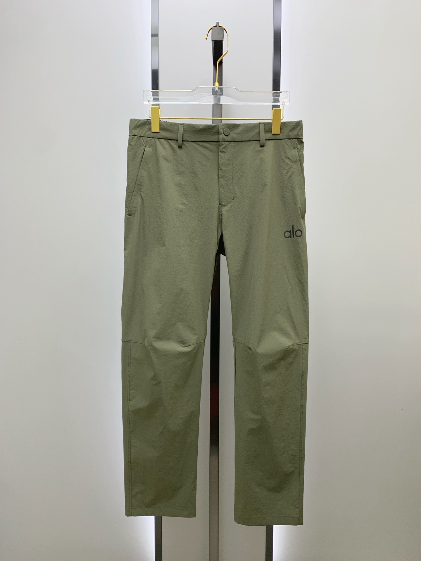 Palo春夏25ss休闲裤金典再次出现，原单订制高品质时尚休闲裤。超级百搭款。独家定制面料，挺阔有型，贴