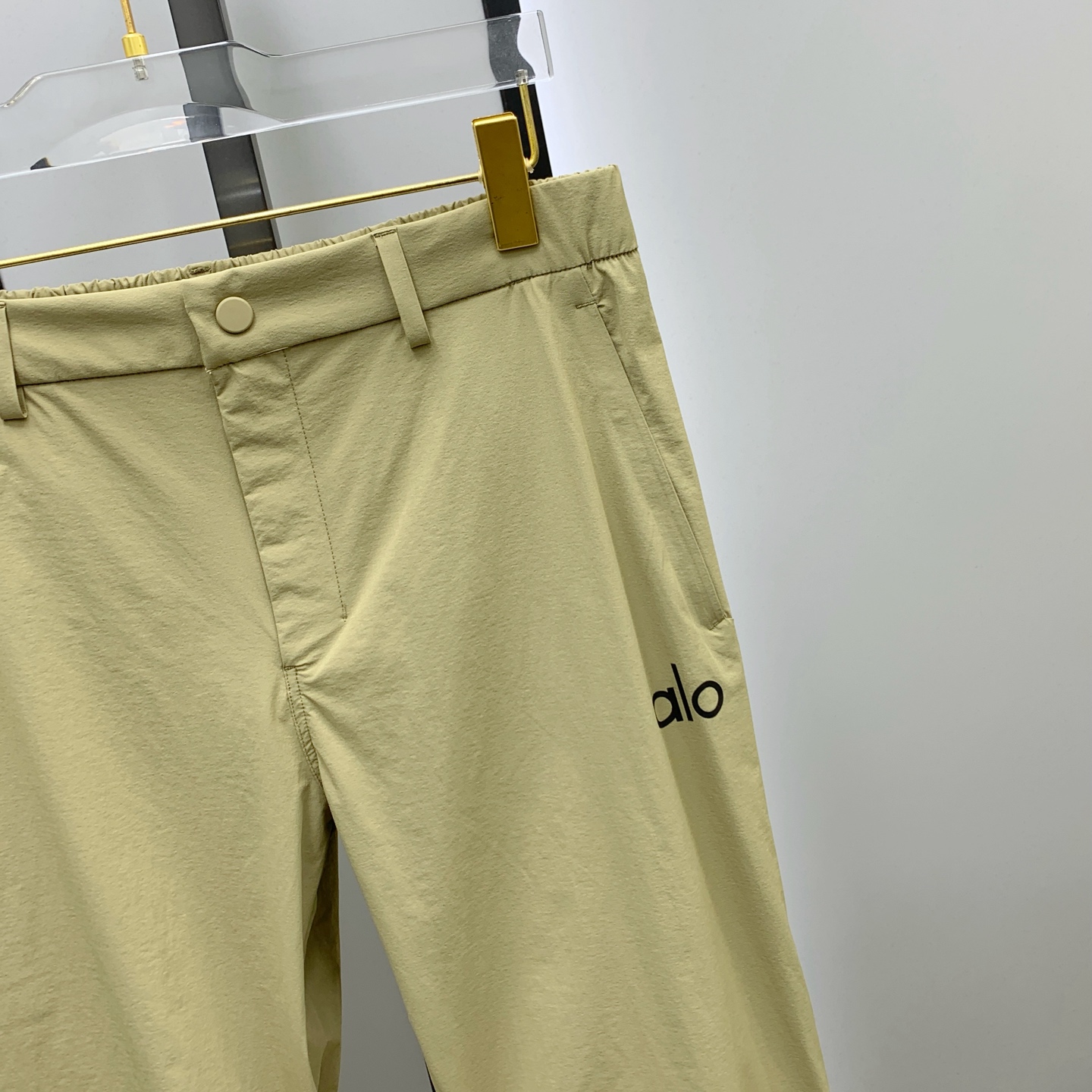 Palo春夏25ss休闲裤金典再次出现，原单订制高品质时尚休闲裤。超级百搭款。独家定制面料，挺阔有型，贴