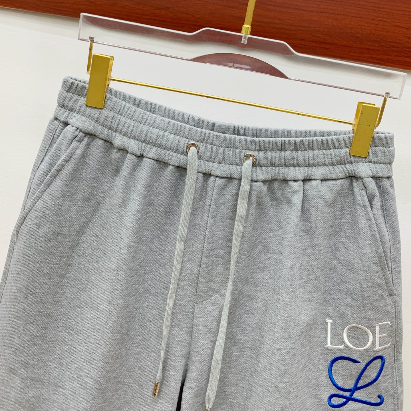 P罗意威2025春夏新款休闲短裤！官网同步发售。定制品牌经典LOGO，定制面料，舒适度极好，手触感强烈。