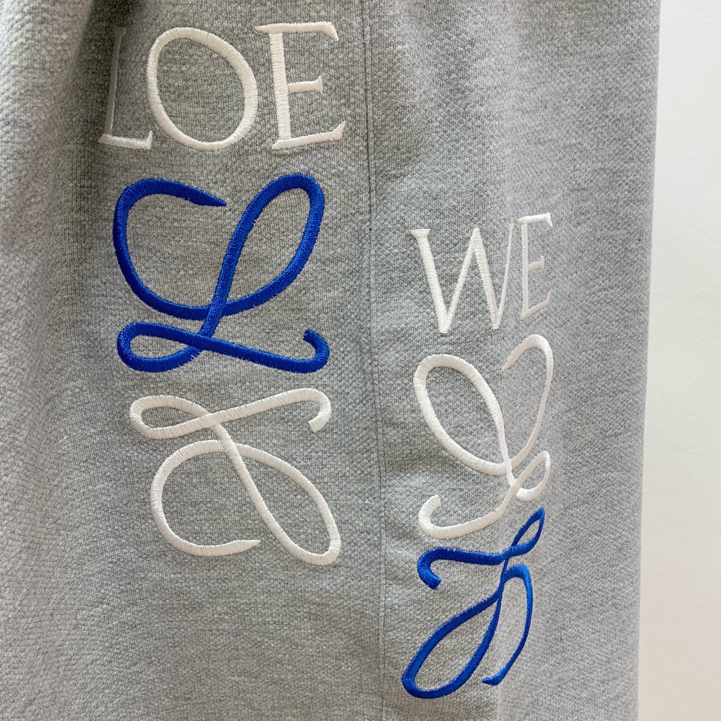 P罗意威2025春夏新款休闲短裤！官网同步发售。定制品牌经典LOGO，定制面料，舒适度极好，手触感强烈。