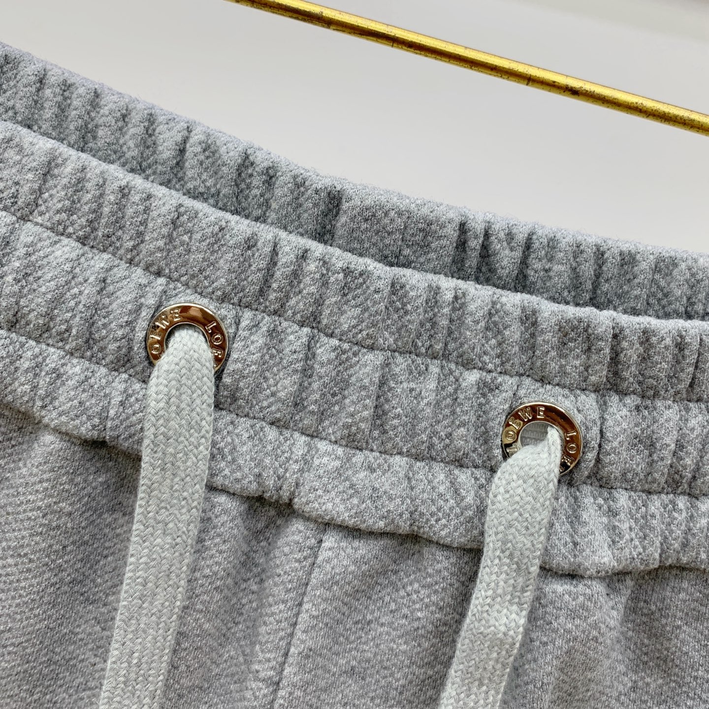 P罗意威2025春夏新款休闲短裤！官网同步发售。定制品牌经典LOGO，定制面料，舒适度极好，手触感强烈。