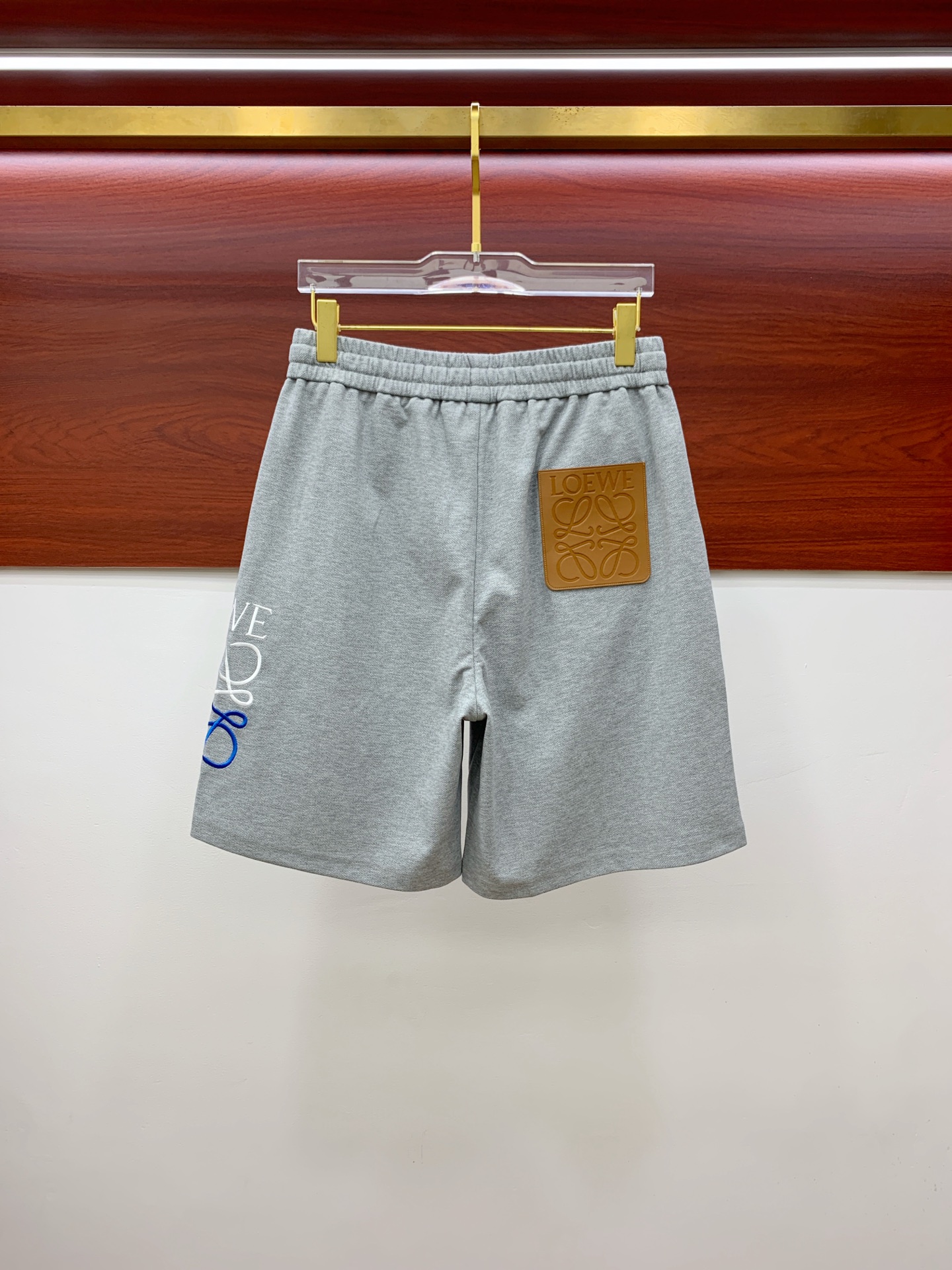 P罗意威2025春夏新款休闲短裤！官网同步发售。定制品牌经典LOGO，定制面料，舒适度极好，手触感强烈。