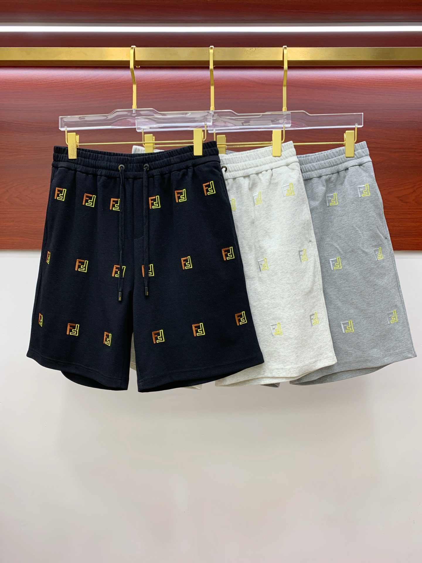 NO:455442,Fendi's new spring and summer 2025 casual shorts!  The official website is released simultaneously. Customized brand classic logo, customized fabric, excellent comfort, strong hand touch. Extremely recognizable, perfect quality craftsmanship. Size M-3XL, fendi, shorts, alexander wang19860909芬迪2025春夏新款休闲短裤！官网同步发售.定制品牌经典LOGO,定制面料,舒适度极好,手触感强烈.辨识度极高,完美品相工艺. 尺码M-3XL,,fendi,shorts,alexander wang,Men's clothing