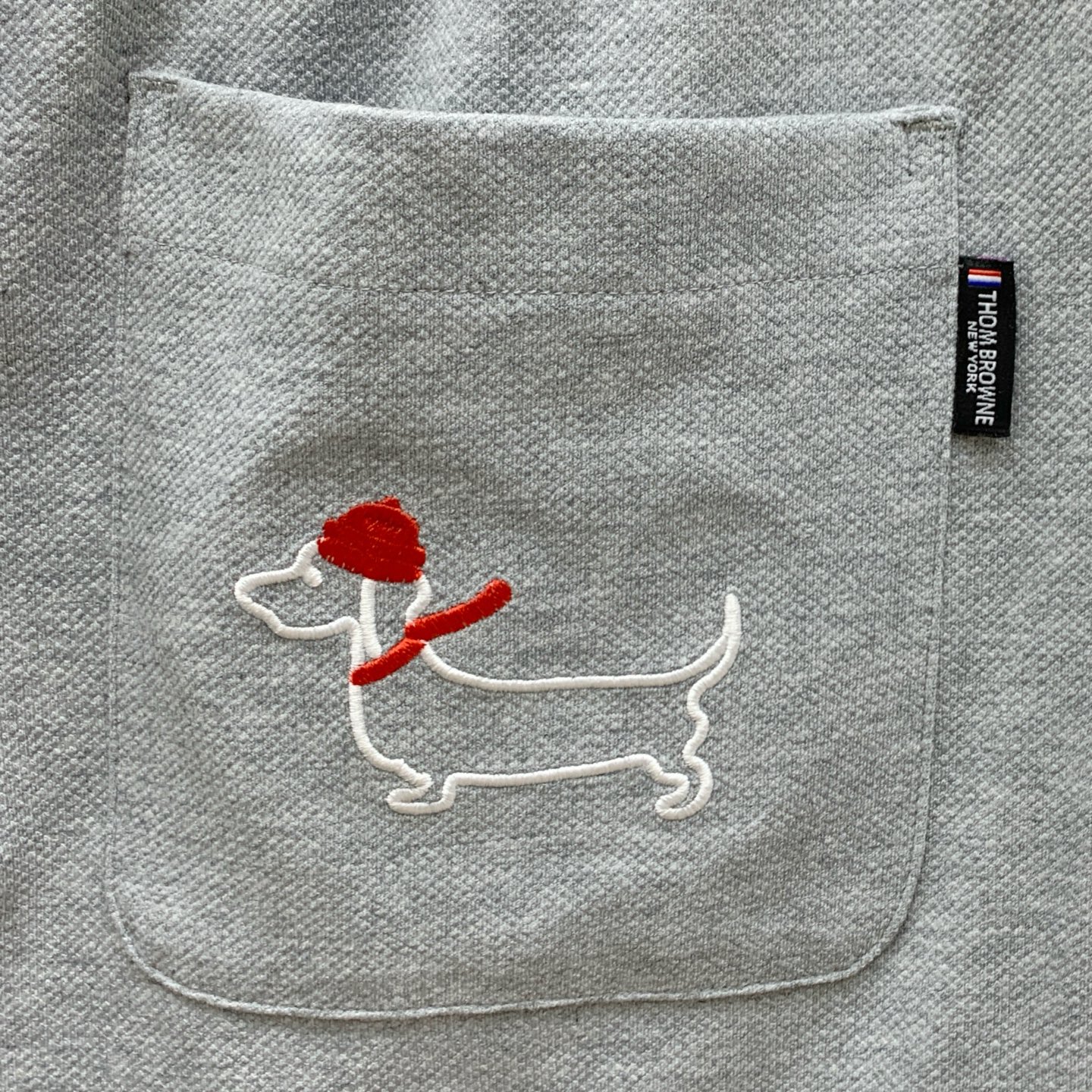 PTB2025春夏新款休闲短裤！官网同步发售。定制品牌经典LOGO，定制面料，舒适度极好，手触感强烈。辨