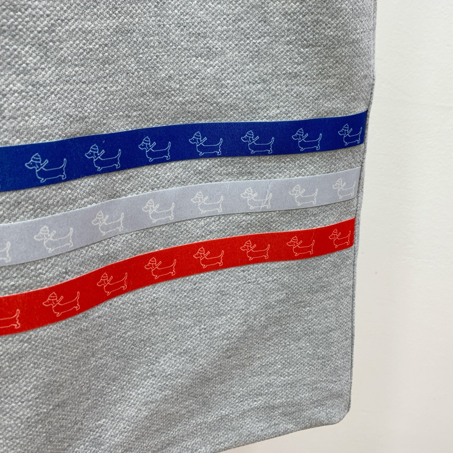 PTB2025春夏新款休闲短裤！官网同步发售。定制品牌经典LOGO，定制面料，舒适度极好，手触感强烈。辨